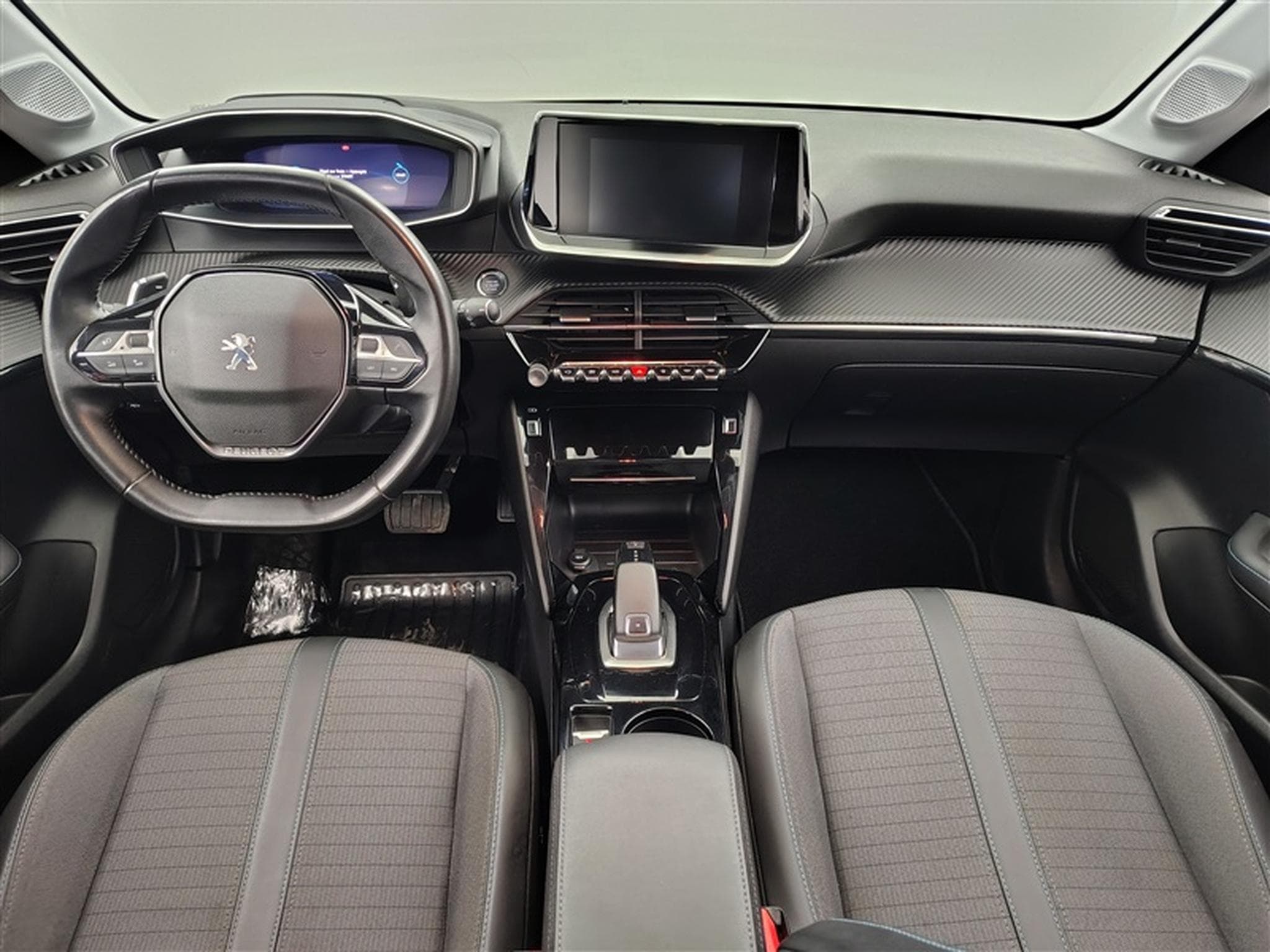 Peugeot 208 1.2 PureTech Allure Auto CarPlay / Caméra / JA 16' (2020) - Photo 8