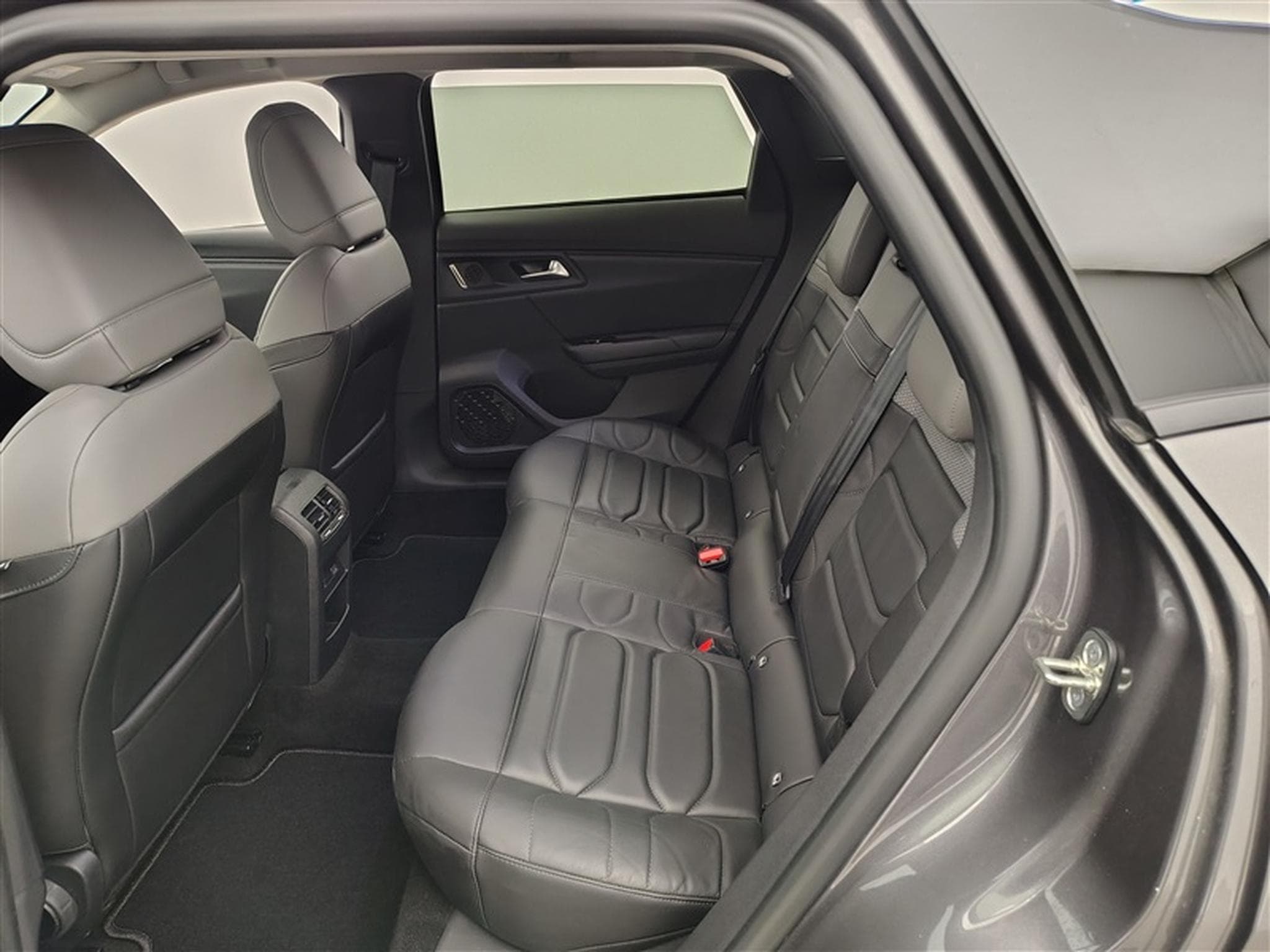 Citroen C5 X 1.2 PureTech 130cv EAT8 Plus NAVI / FULL LED / CUIR / CAMERA (2024) - Photo 13