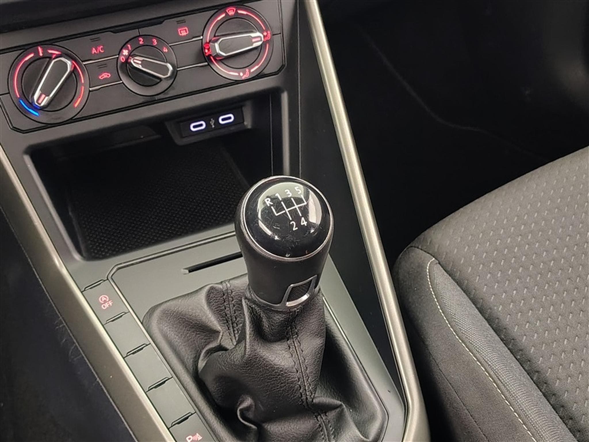 VW Polo 1.0i Comfortline (EU6AP) (2021) - Photo 11