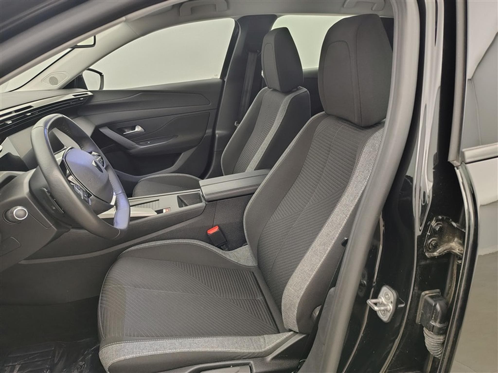 Peugeot 308 SW 1.2 PureTech AUTO Active Pack (2024) - Photo 7
