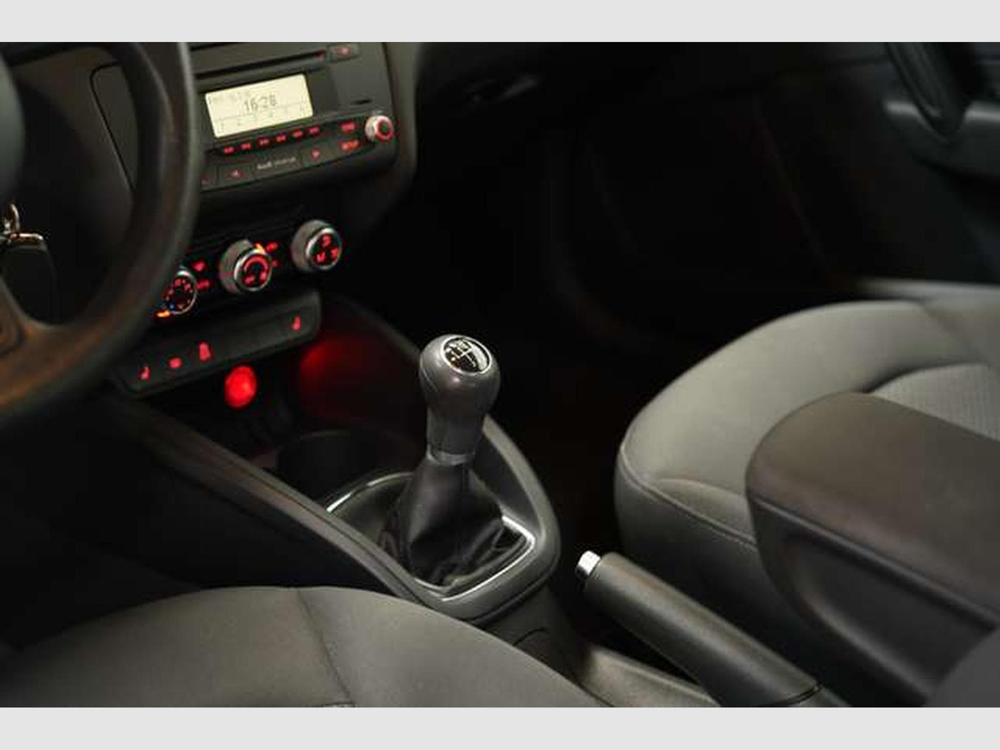 Audi A1 1,4 TFSI Attraction 2.Hand *Xenon *SHZ *Klima (2010) - Photo 7