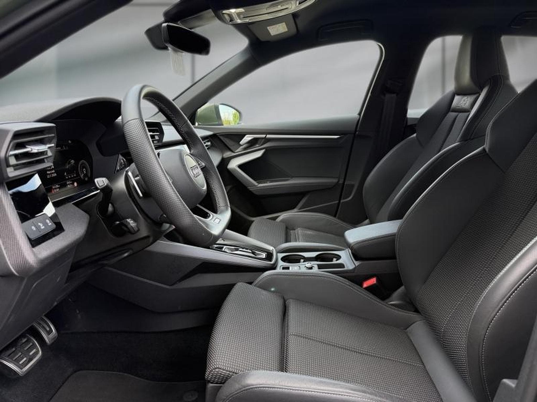 Audi A3 -36% 40 TFSI e 204ch PHEV S line S tronic 6 (2025) - Photo 11