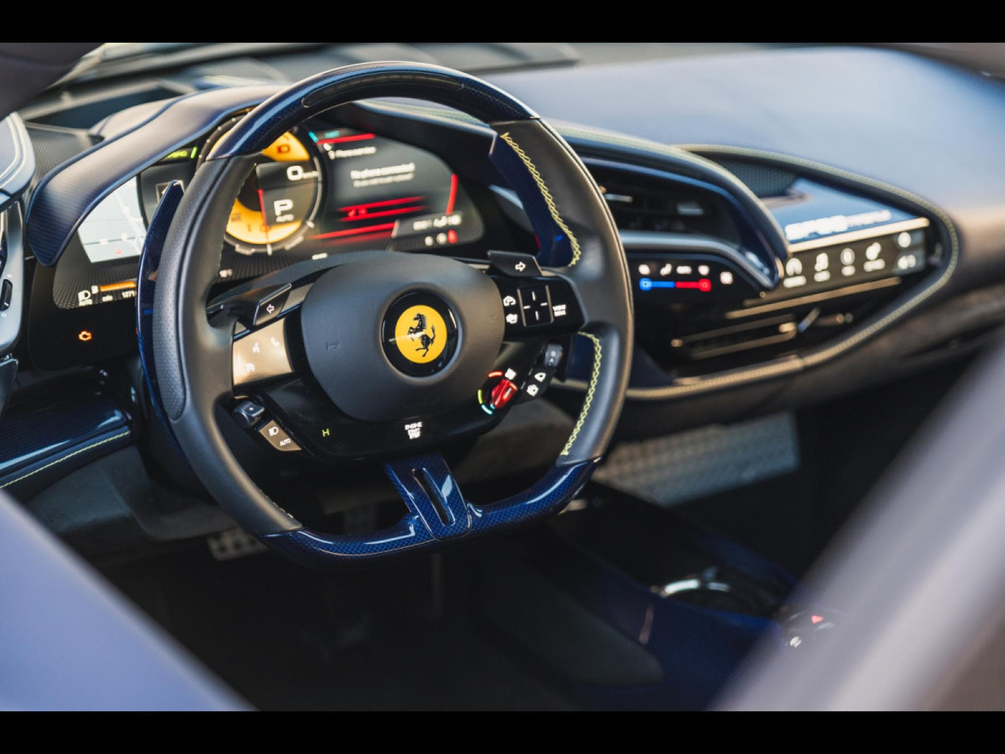 Ferrari SF90 STRADALE GIALLO 3 STRATO CARBON BLEU (2022) - Photo 10