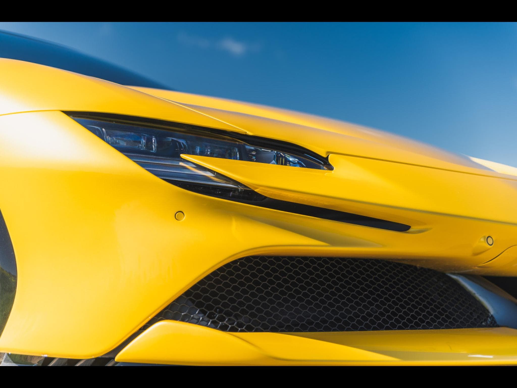 Ferrari SF90 STRADALE GIALLO 3 STRATO CARBON BLEU (2022) - Photo 24