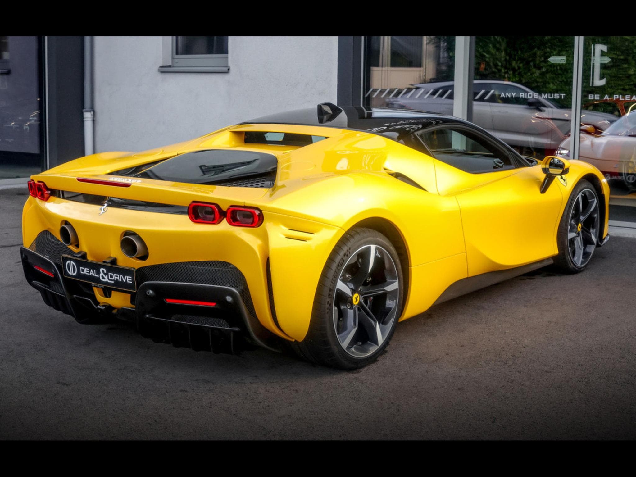 Ferrari SF90 STRADALE GIALLO 3 STRATO CARBON BLEU (2022) - Photo 7