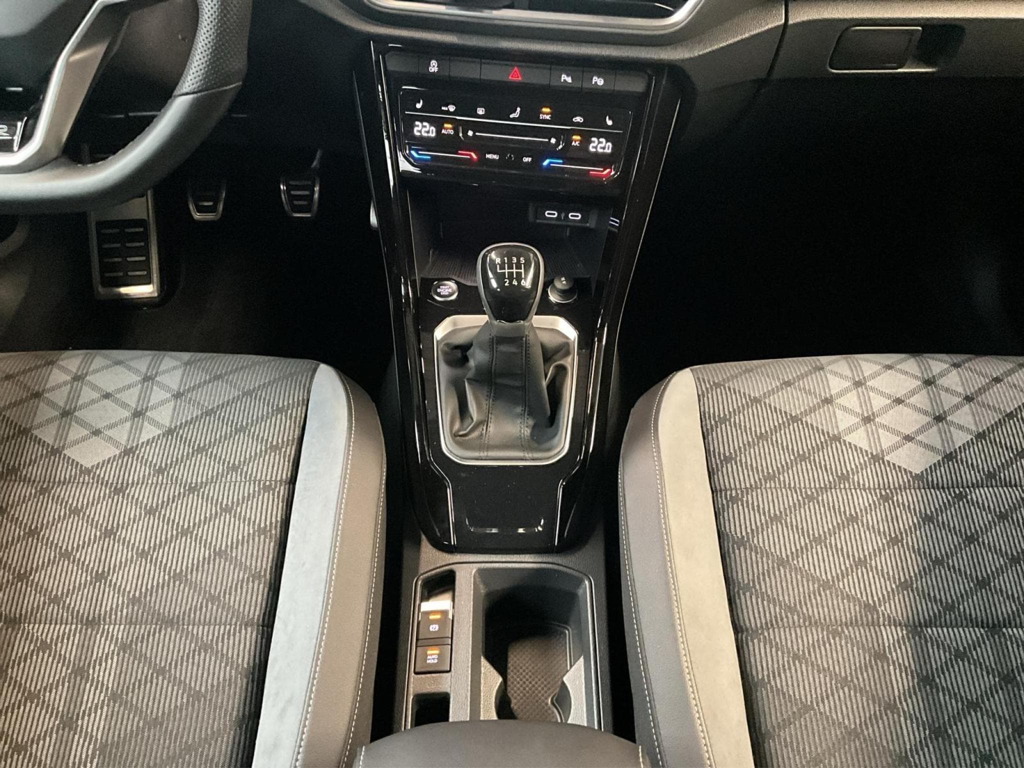 VW T-Roc R-Line+DSG+P.Travel+IQ-Drive+LED+AHK (2022) - Foto 12