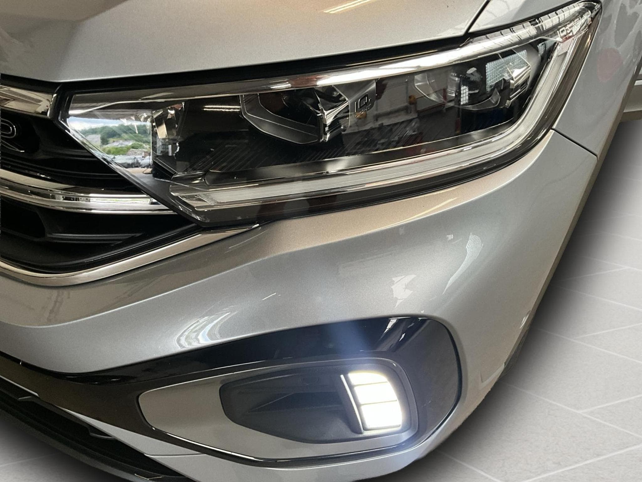 VW T-Roc R-Line+DSG+P.Travel+IQ-Drive+LED+AHK (2022) - Foto 17