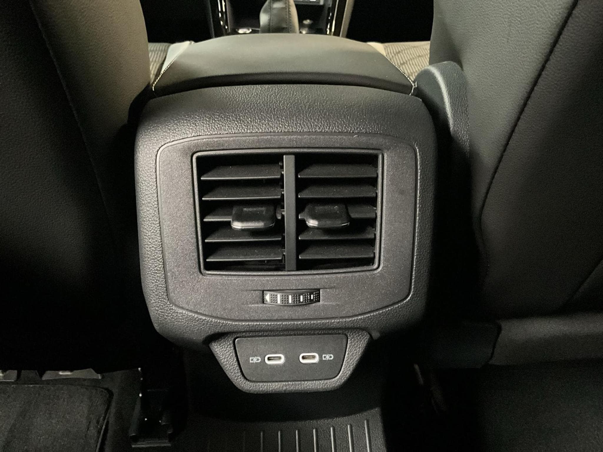 VW T-Roc R-Line+DSG+P.Travel+IQ-Drive+LED+AHK (2022) - Foto 20