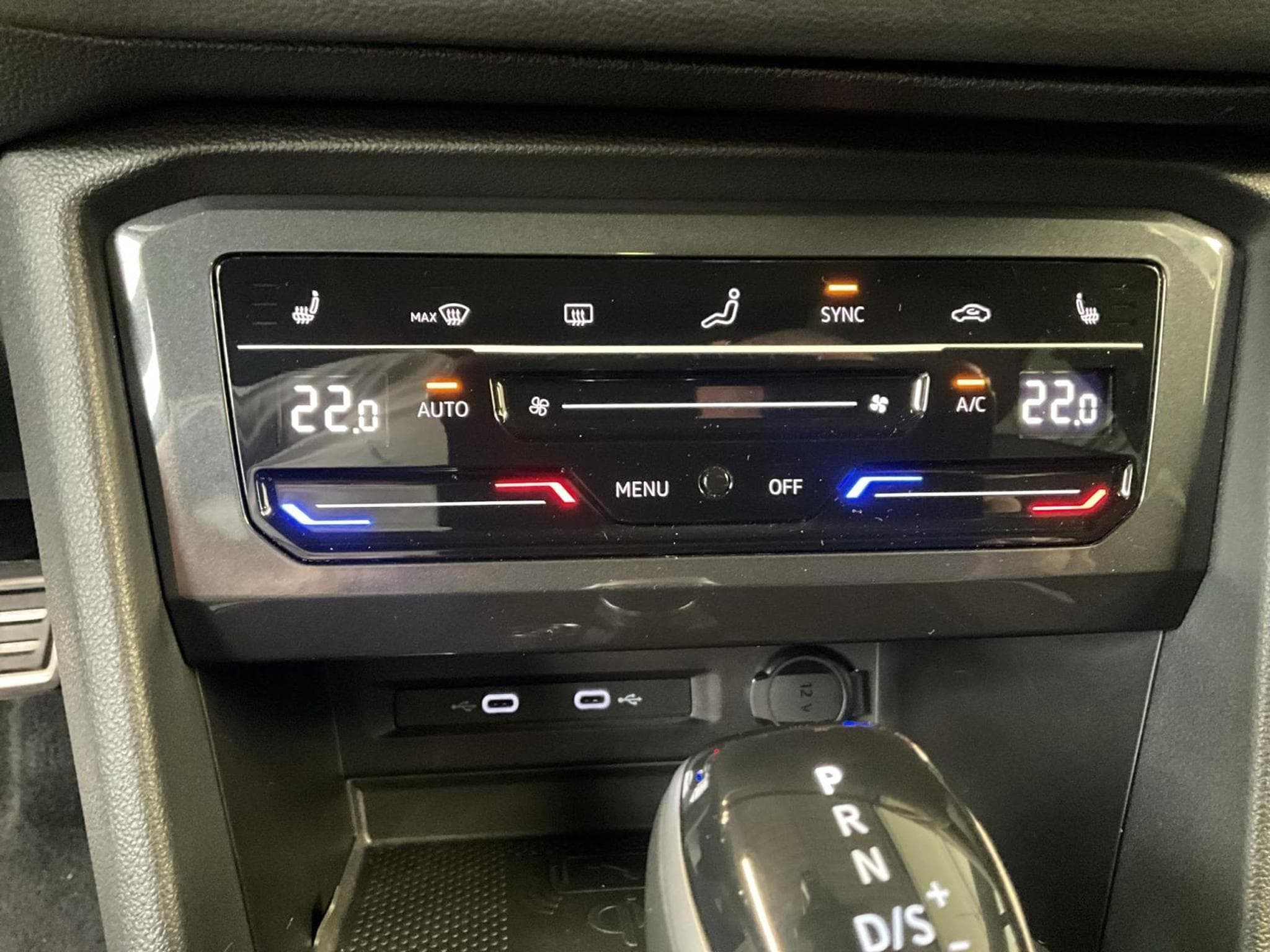 VW Tiguan R-Line+DSG+4M+Black-Style+Pano+AHK (2022) - Photo 21