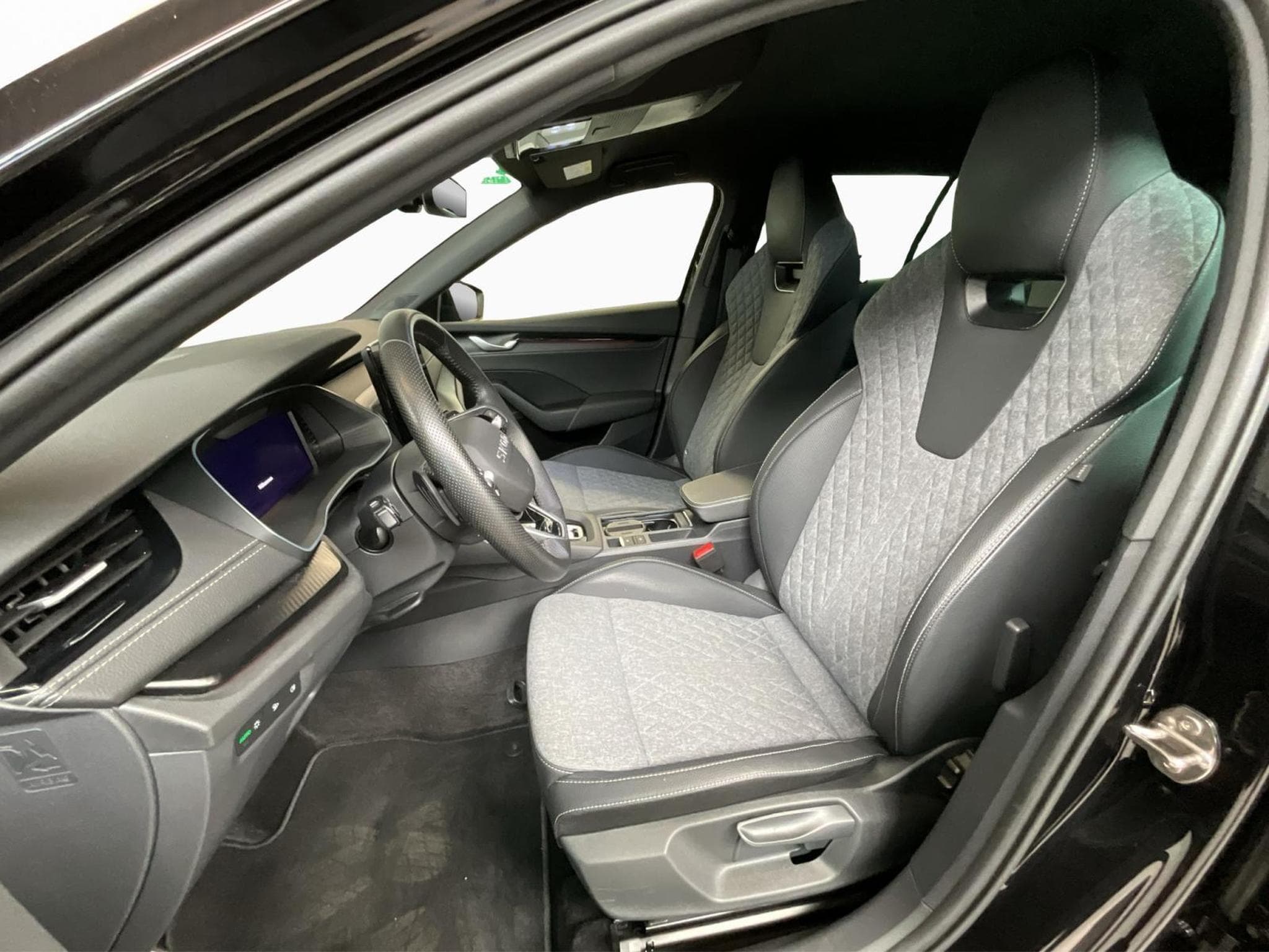 Skoda Octavia Sportline+DSG+360+Light&View-Premium+Navi (2025) - Photo 9