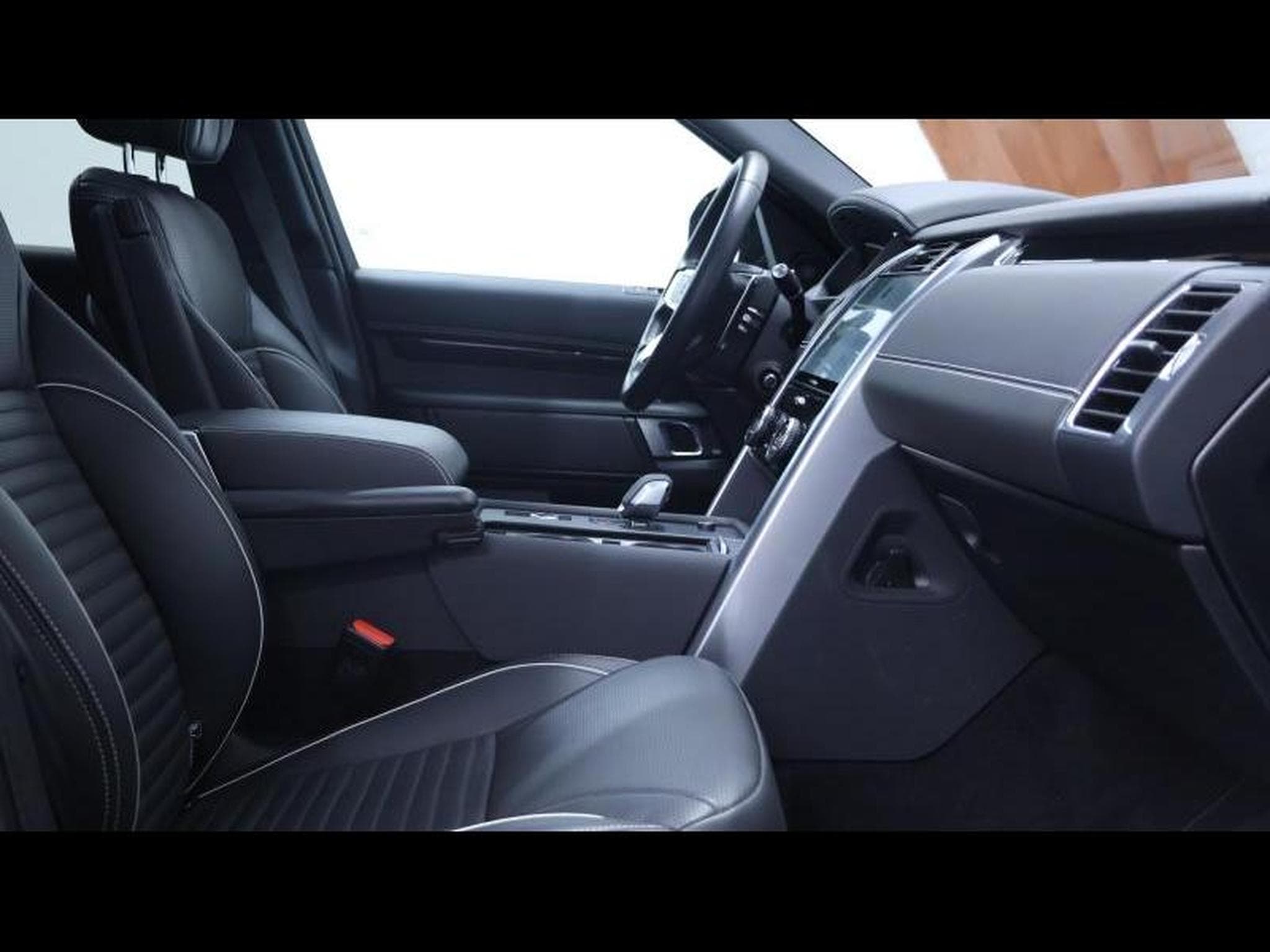 Land-Rover Discovery D300 Landmark 7Places (2023) - Photo 13