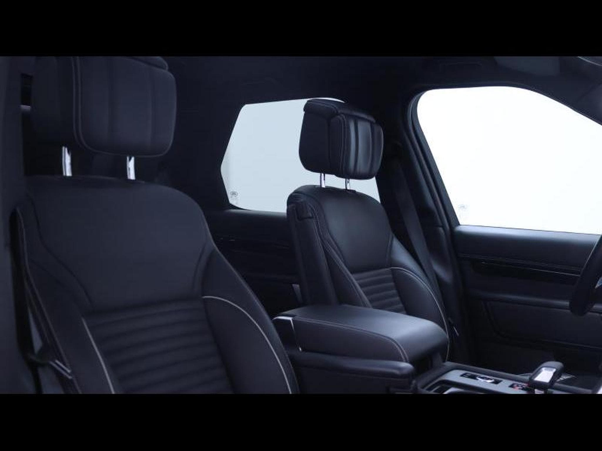 Land-Rover Discovery D300 Landmark 7Places (2023) - Photo 14