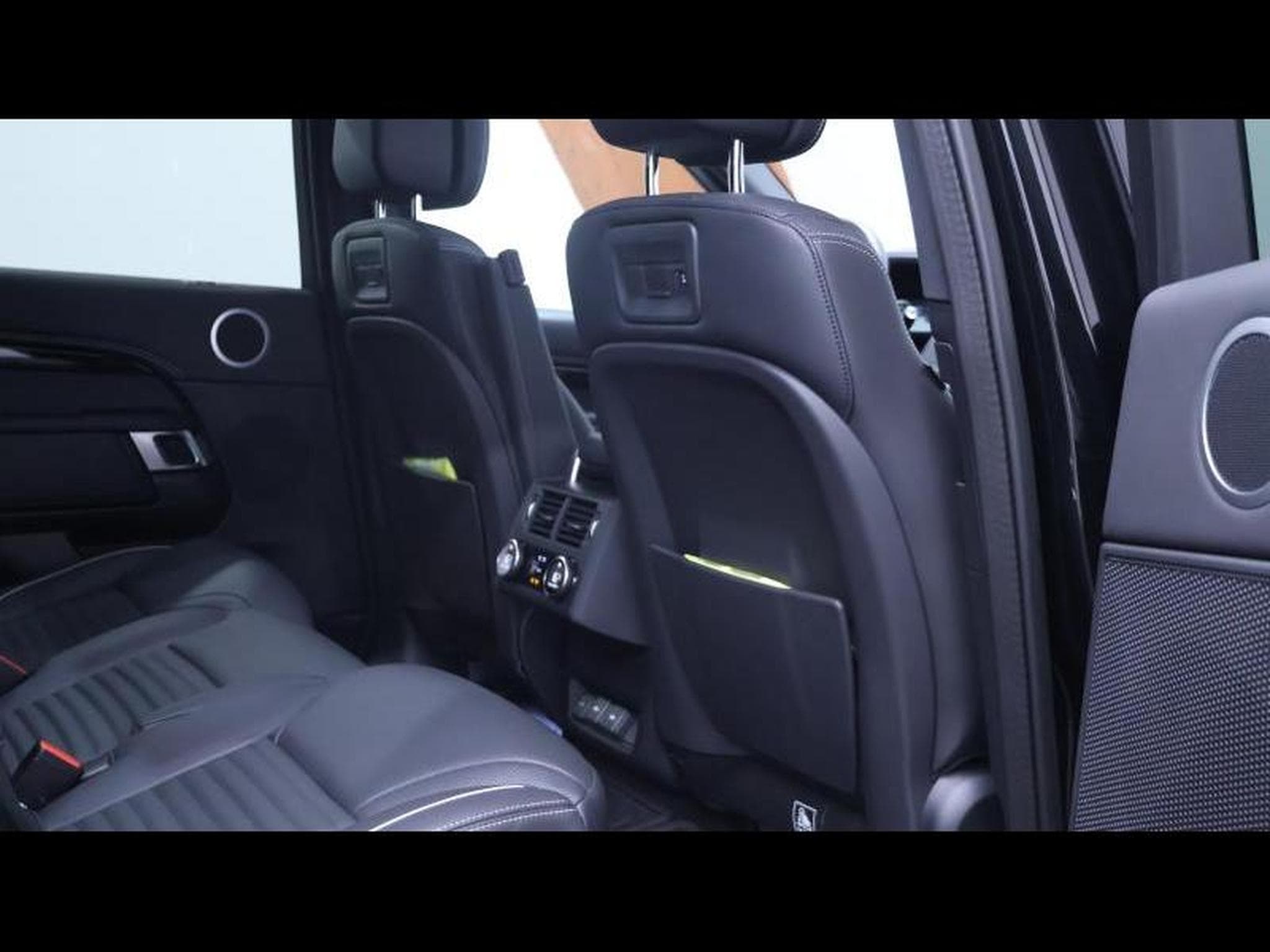 Land-Rover Discovery D300 Landmark 7Places (2023) - Photo 15