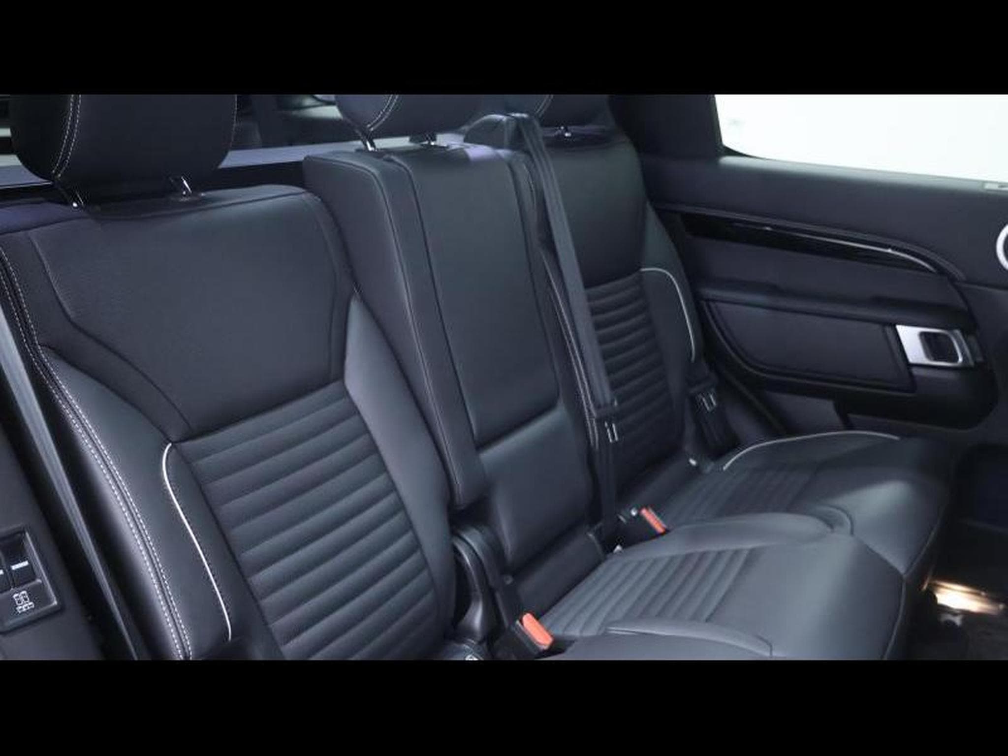 Land-Rover Discovery D300 Landmark 7Places (2023) - Photo 16