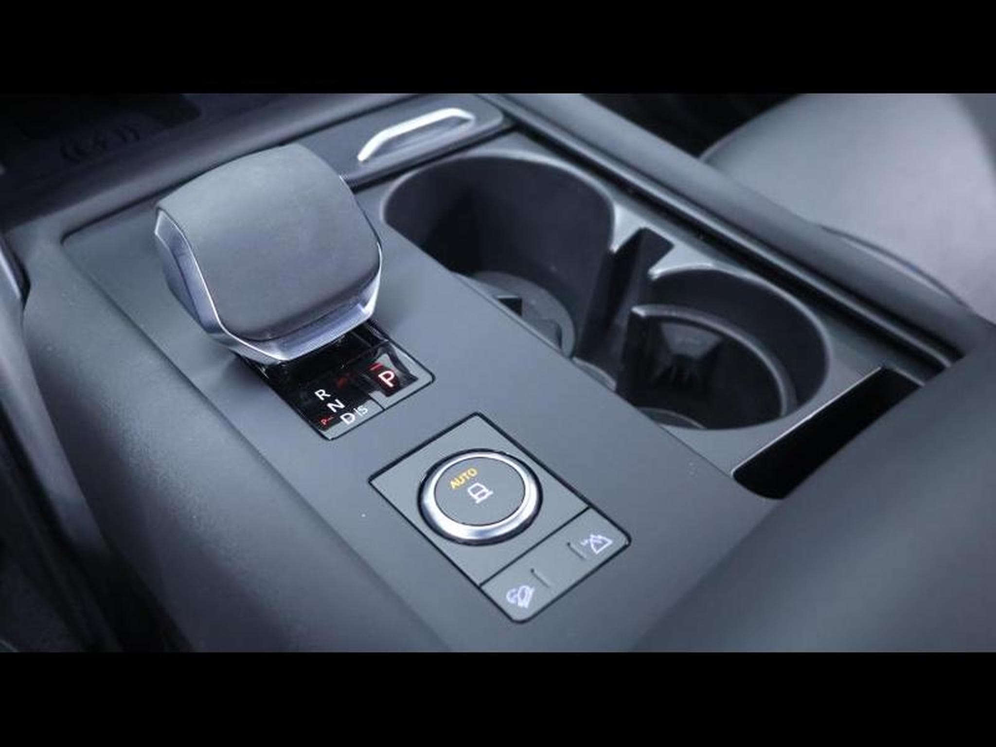 Land-Rover Discovery D300 Landmark 7Places (2023) - Photo 21