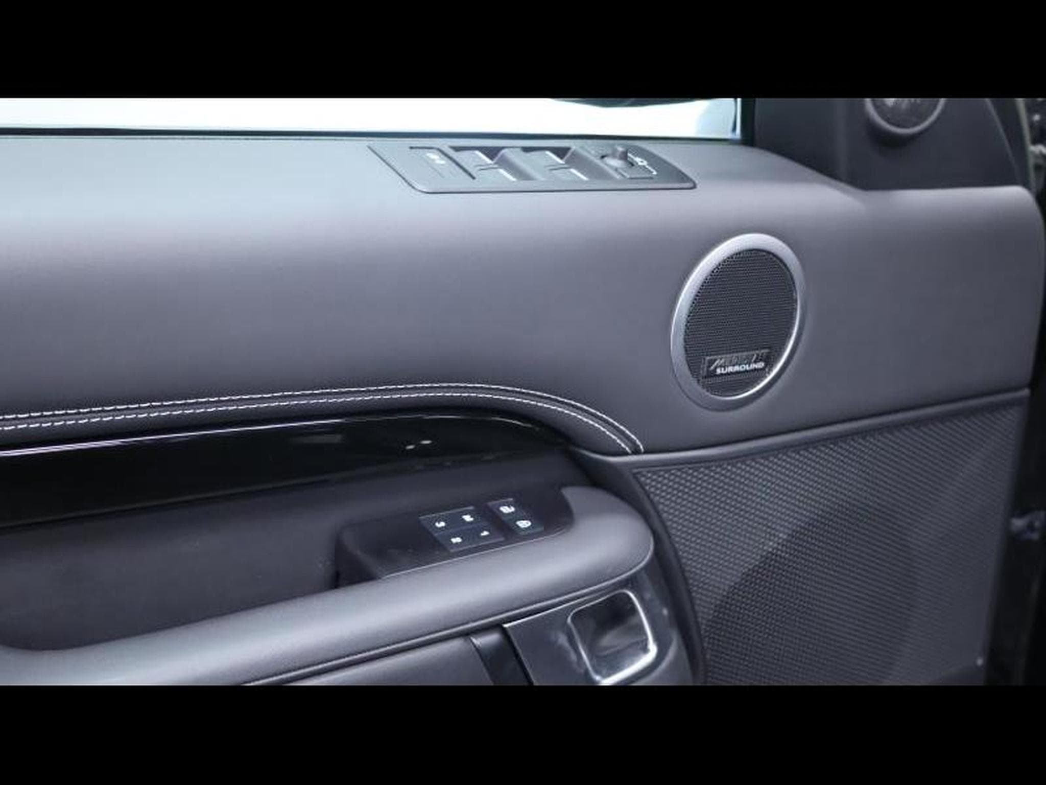 Land-Rover Discovery D300 Landmark 7Places (2023) - Photo 29