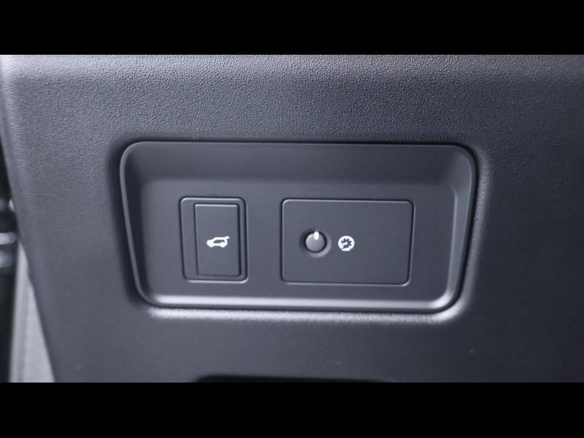 Land-Rover Discovery D300 Landmark 7Places (2023) - Photo 34