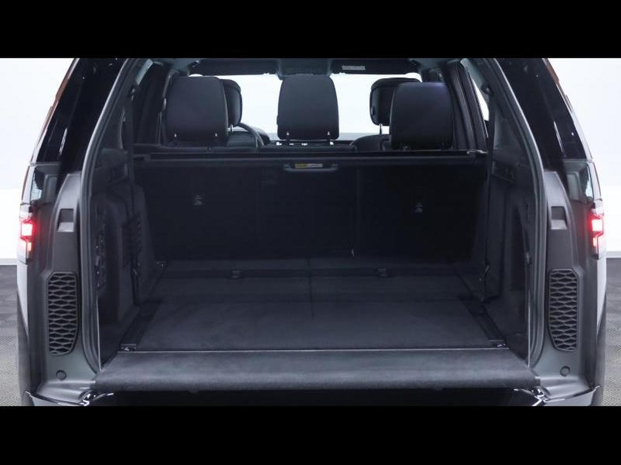 Land-Rover Discovery D300 Landmark 7Places (2023) - Photo 7