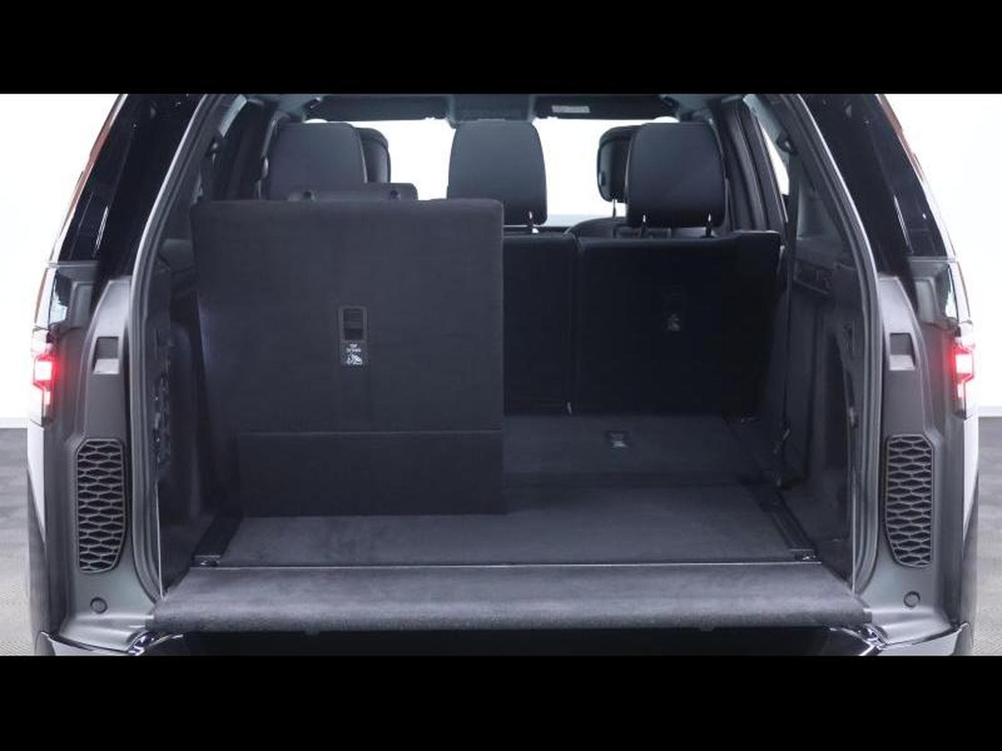 Land-Rover Discovery D300 Landmark 7Places (2023) - Photo 8