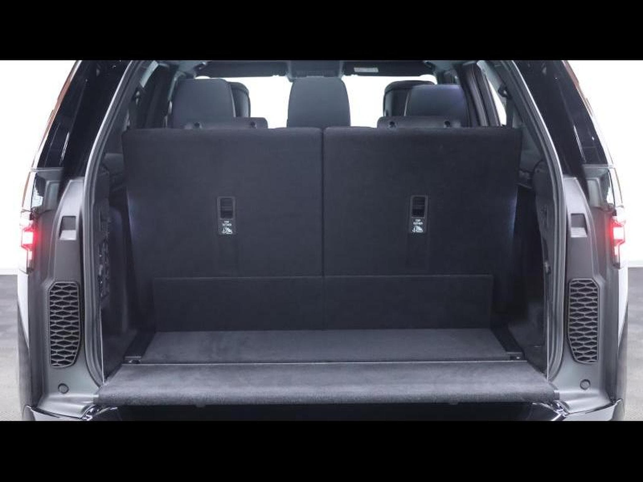 Land-Rover Discovery D300 Landmark 7Places (2023) - Photo 9