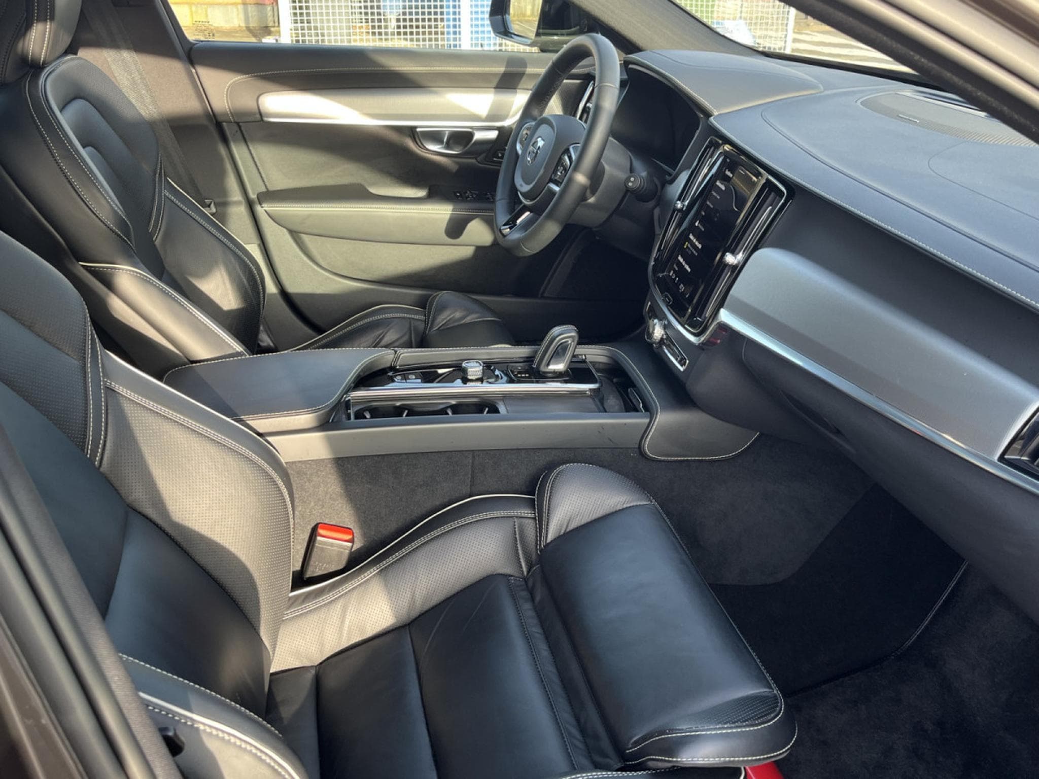 Volvo V90 B4 D 4x4 Geartronic R-Design Pano (2021) - Photo 11