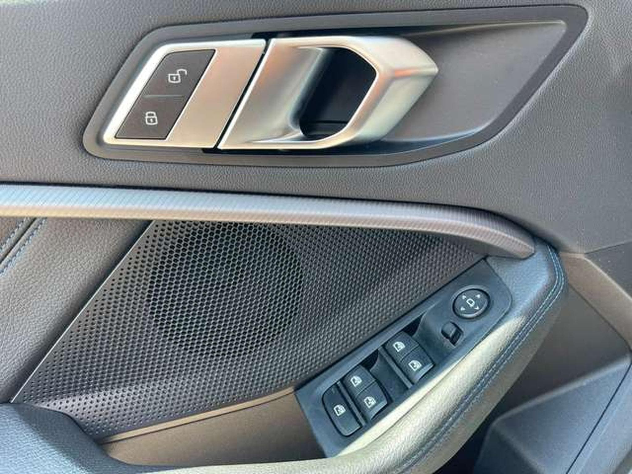 BMW 118 118i Aut. Pack M - GARANTIE JUSQU'A 36 MOIS (2021) - Photo 9