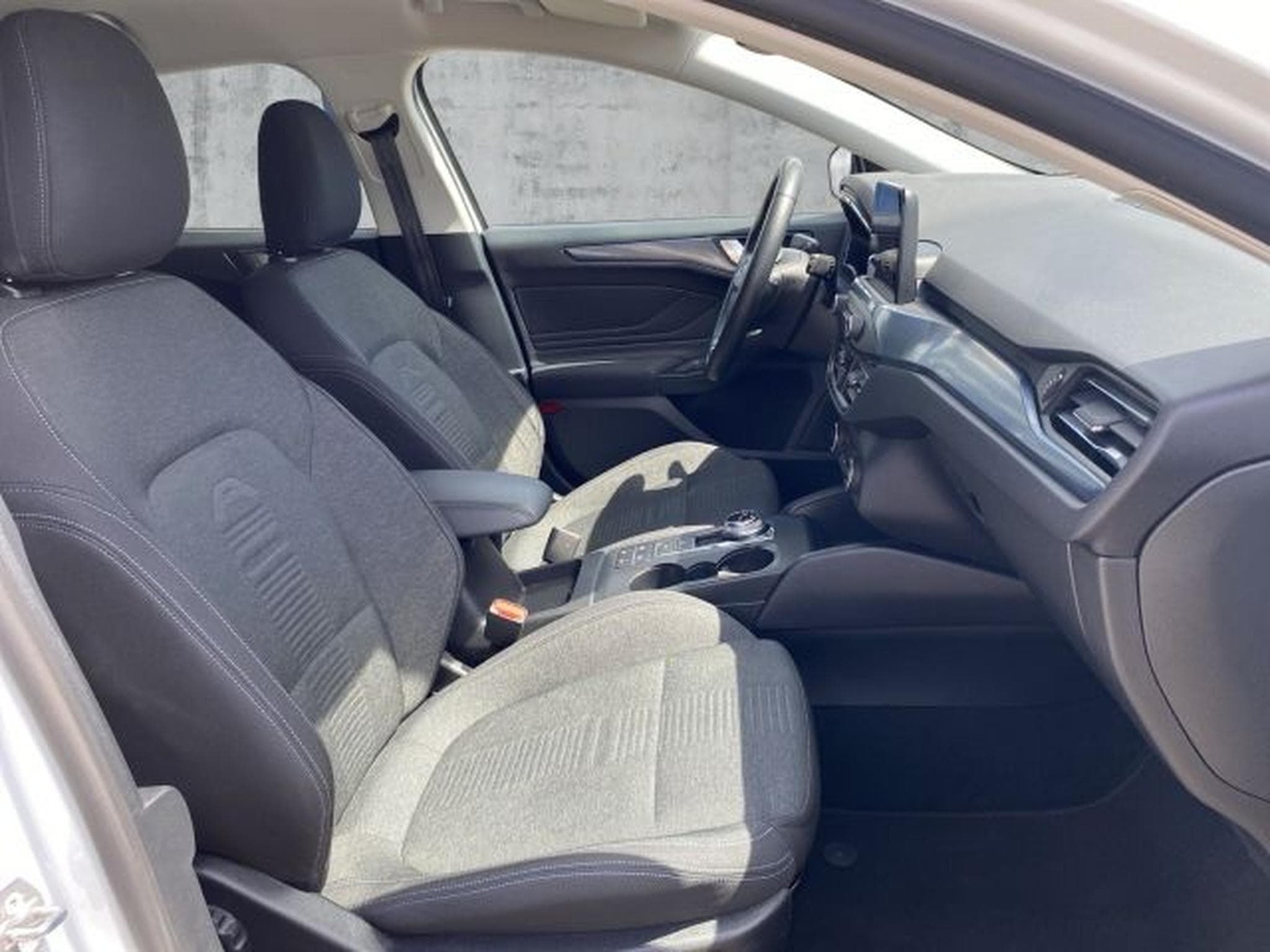 Ford Focus Focus Turnier Automatik Active NAVI LED RFK B&amp;O (2020) - Photo 13