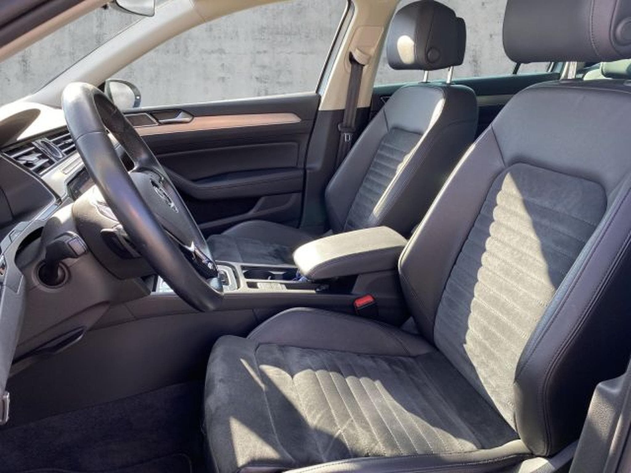VW Passat Passat Variant 1.4 TSI DSG Highline AHK LED RFK (2018) - Photo 10