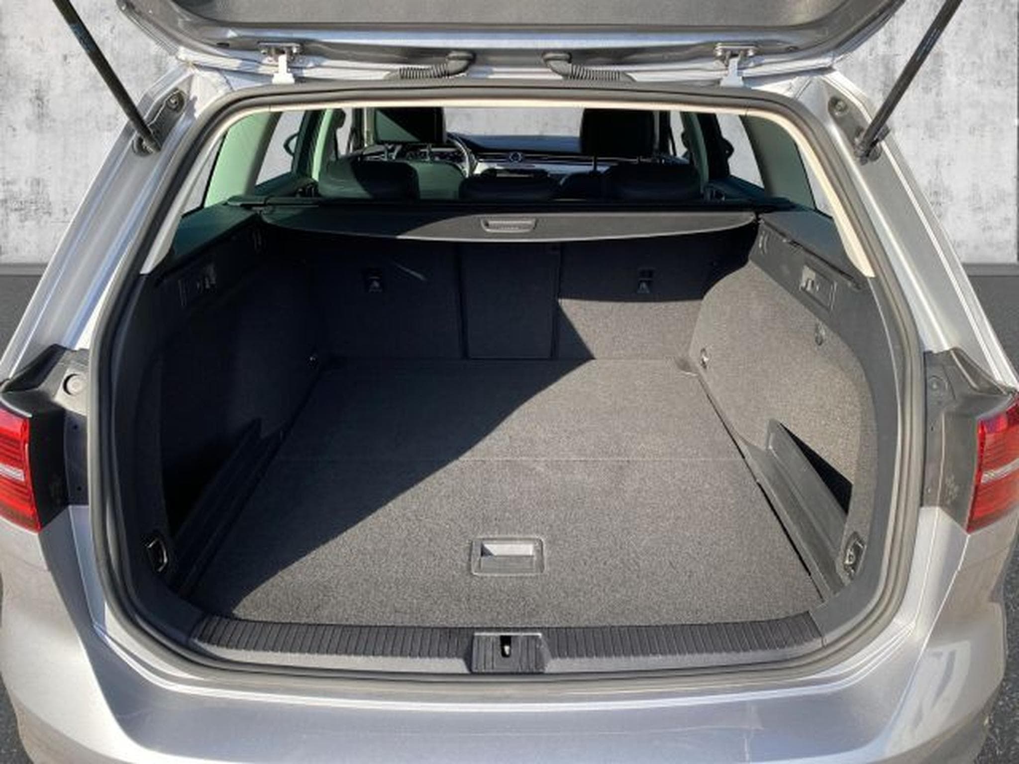 VW Passat Passat Variant 1.4 TSI DSG Highline AHK LED RFK (2018) - Photo 9