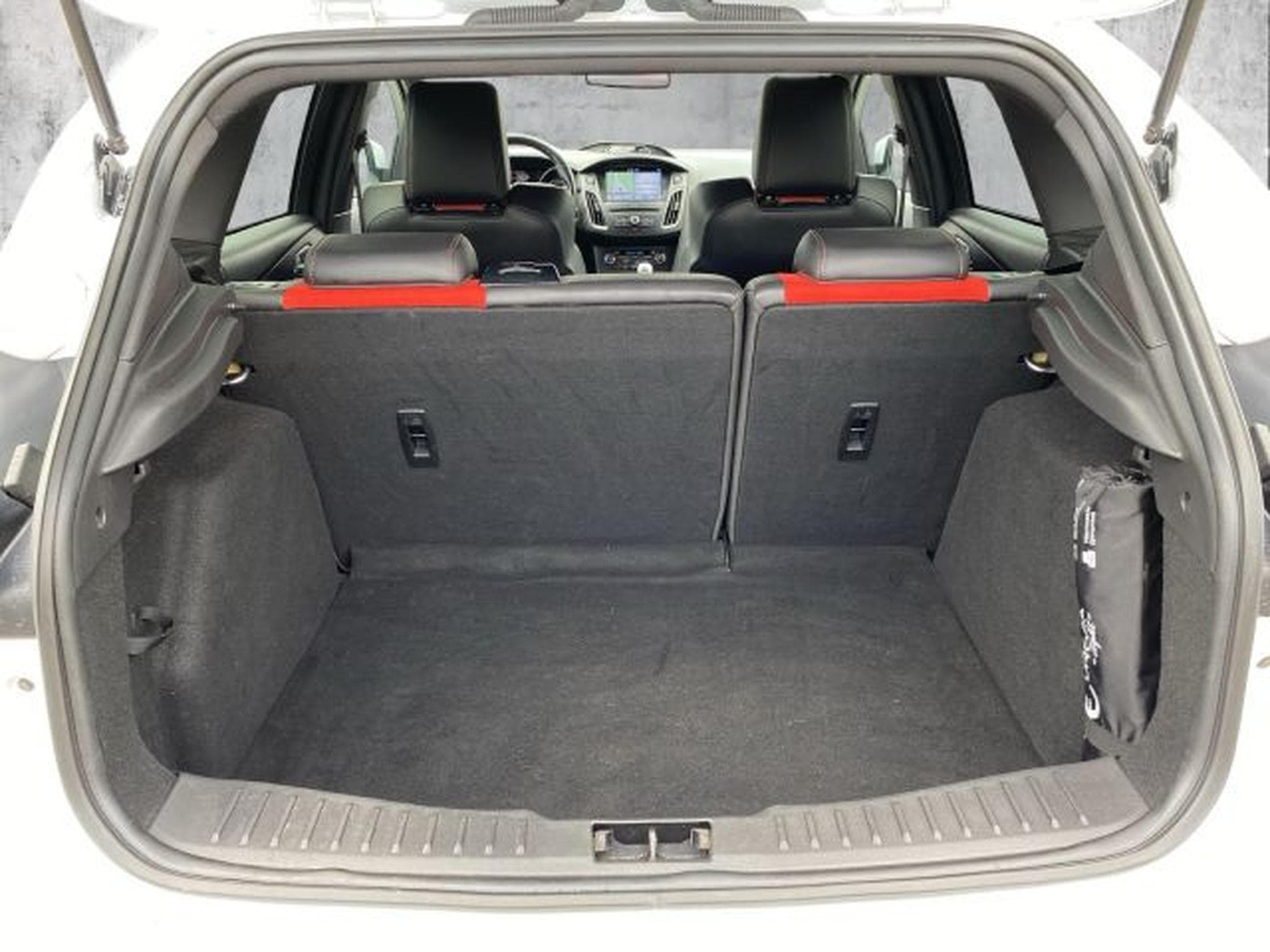 Ford Focus Focus ST 2.0 NAVI Bi-Xenon Recaro Tempomat 19 Z (2017) - Photo 10