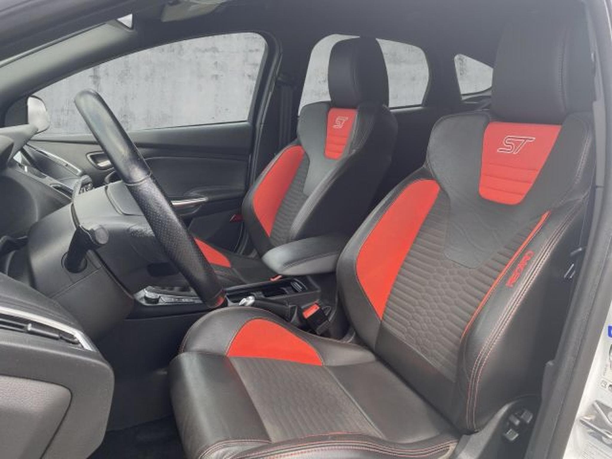 Ford Focus Focus ST 2.0 NAVI Bi-Xenon Recaro Tempomat 19 Z (2017) - Photo 11