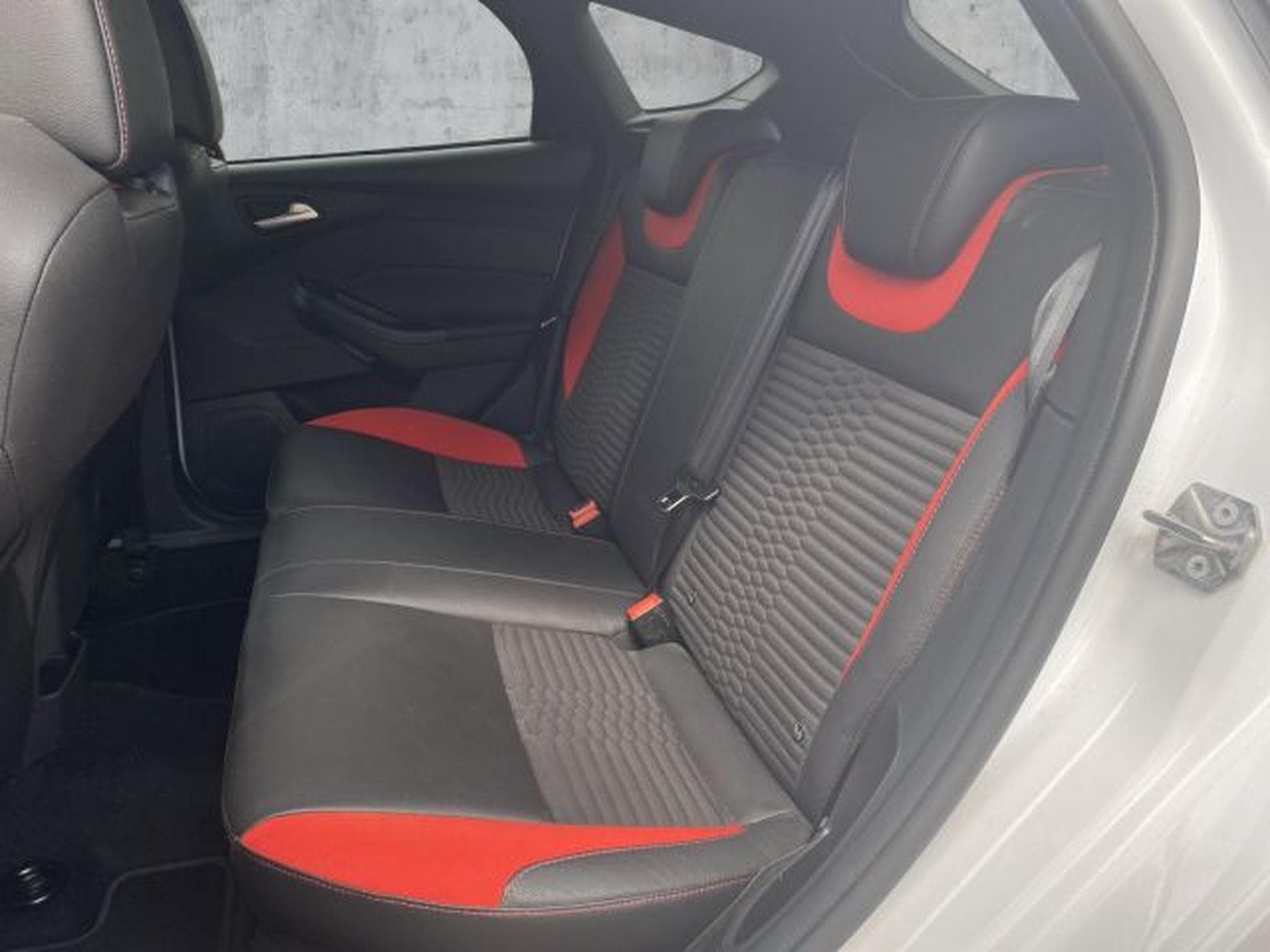 Ford Focus Focus ST 2.0 NAVI Bi-Xenon Recaro Tempomat 19 Z (2017) - Photo 12