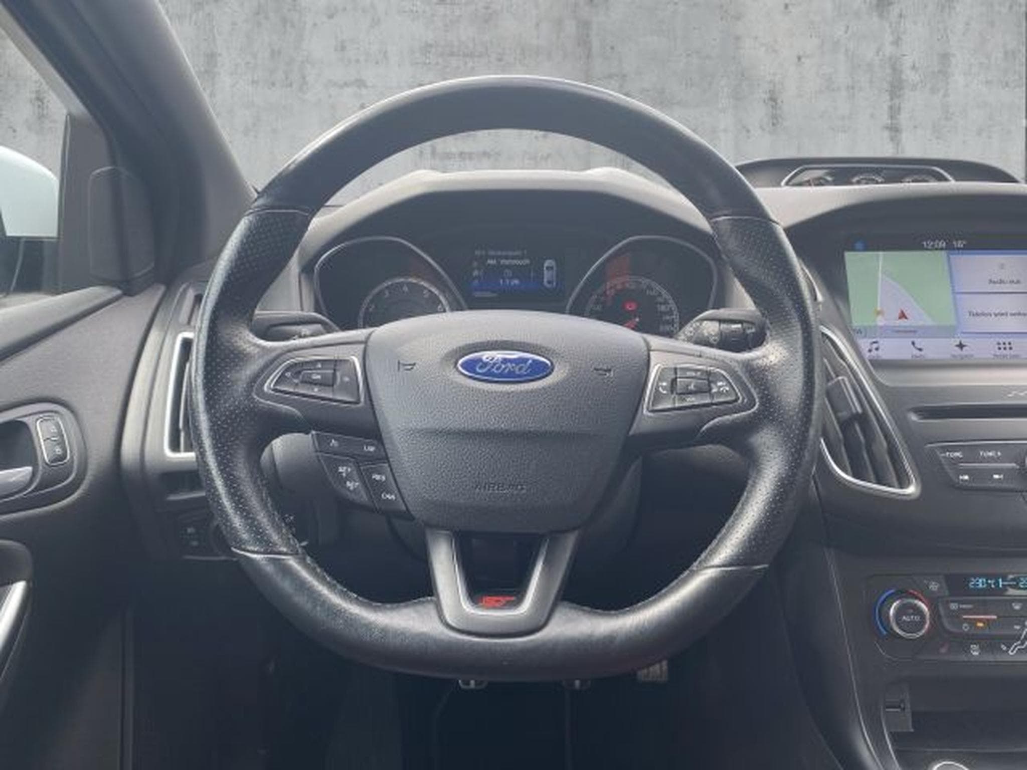Ford Focus Focus ST 2.0 NAVI Bi-Xenon Recaro Tempomat 19 Z (2017) - Photo 15