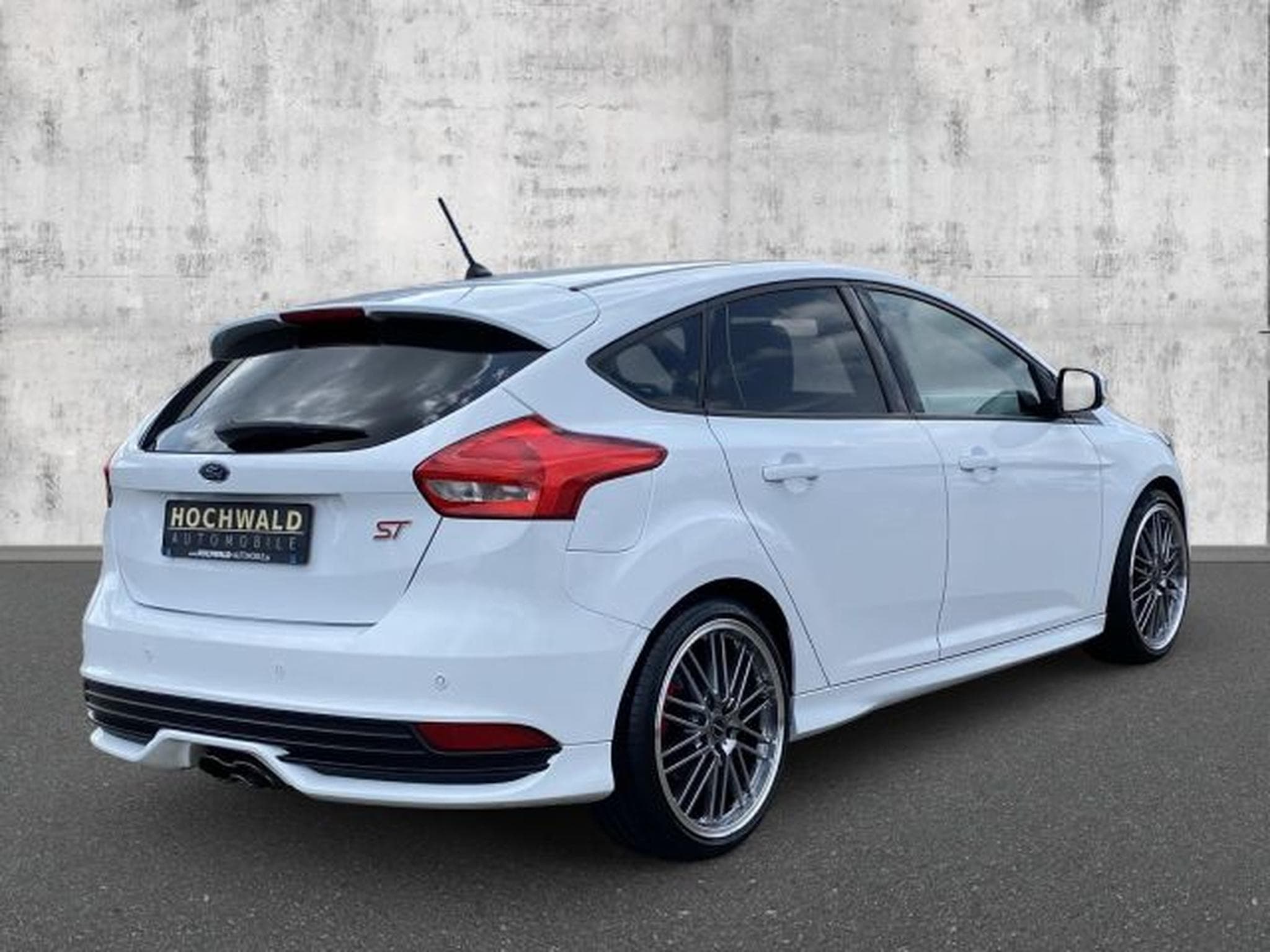 Ford Focus Focus ST 2.0 NAVI Bi-Xenon Recaro Tempomat 19 Z (2017) - Photo 5