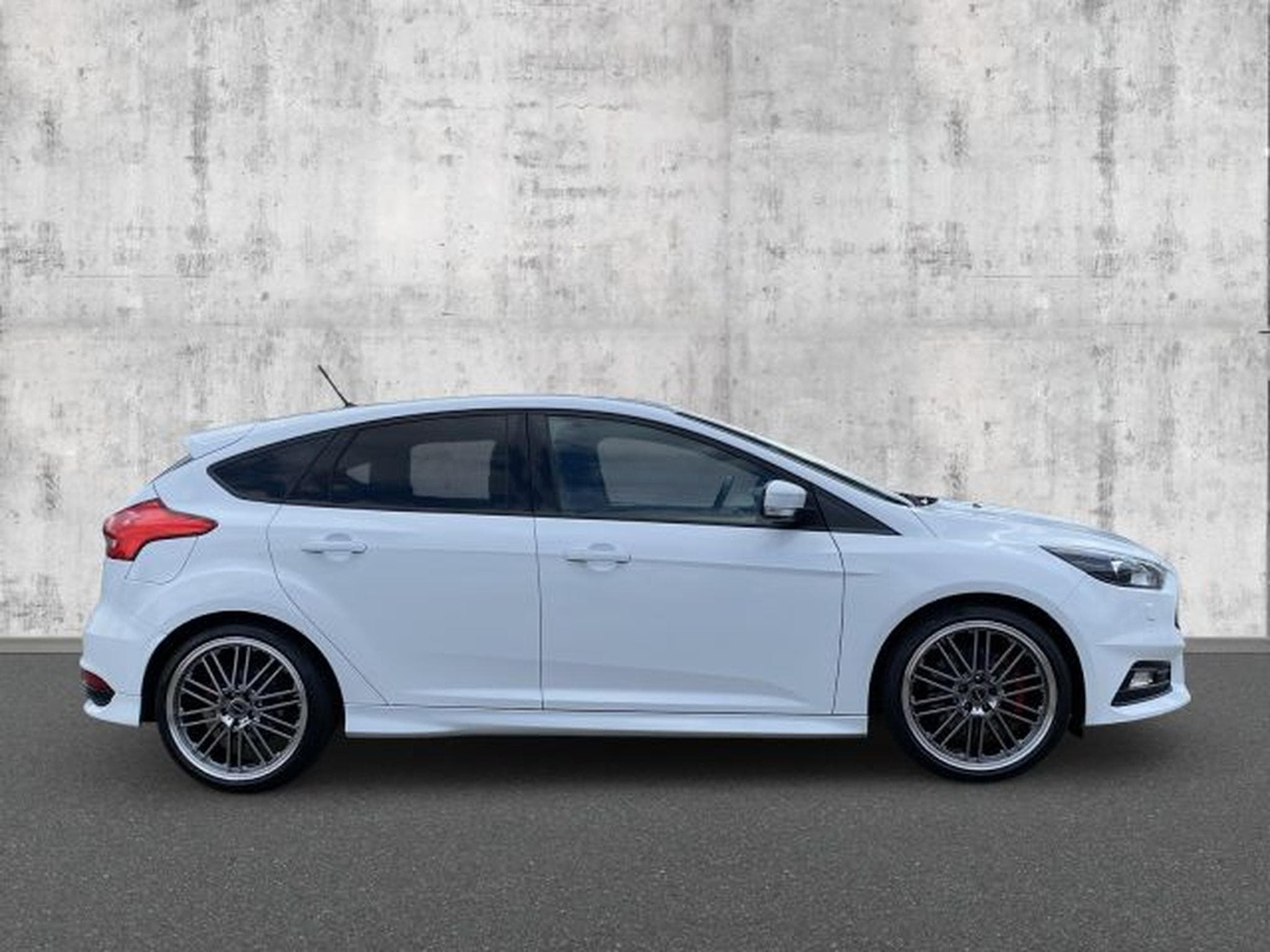 Ford Focus Focus ST 2.0 NAVI Bi-Xenon Recaro Tempomat 19 Z (2017) - Photo 6