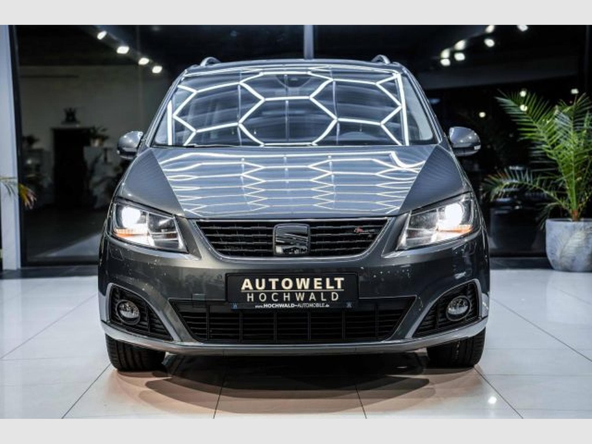 Seat Alhambra Alhambra 2.0 TDI DSG FR-Line NAVI LED AHK 7-Sitz (2020) - Photo 4