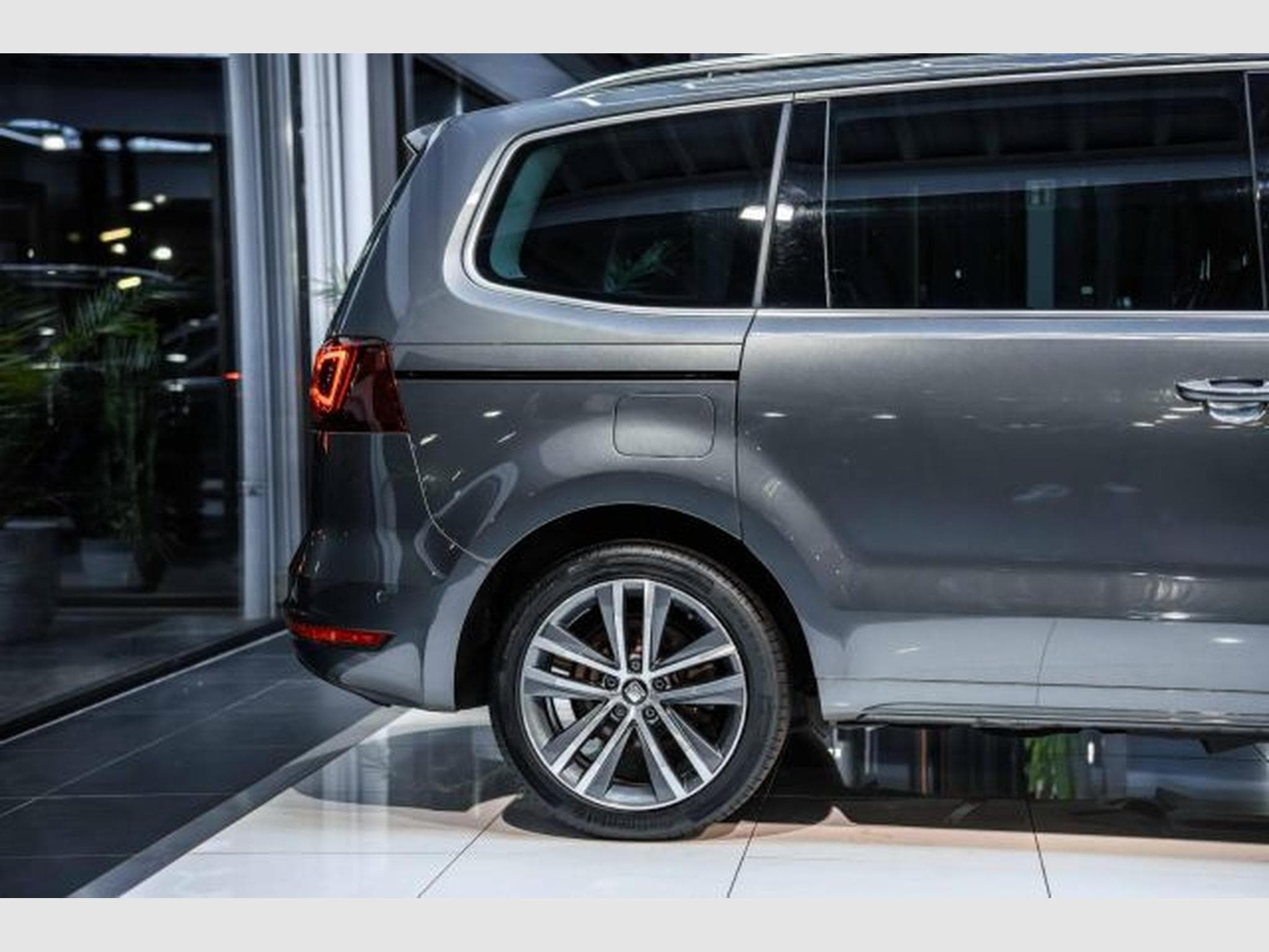 Seat Alhambra Alhambra 2.0 TDI DSG FR-Line NAVI LED AHK 7-Sitz (2020) - Photo 8