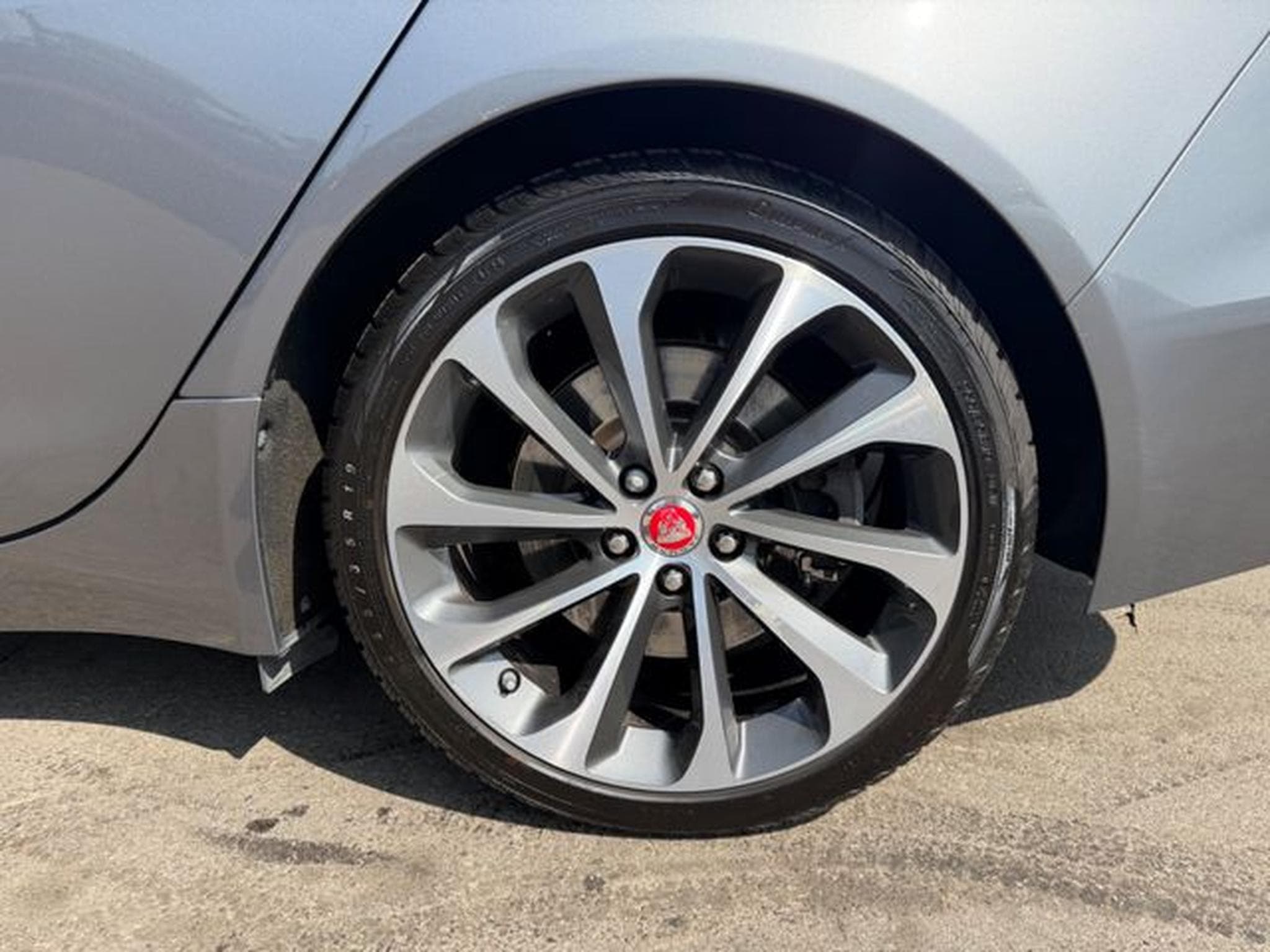 Jaguar XE XE S  AWD *AUT*LEDER*SHZ*NAVI*LED*KAM* (2019) - Foto 10