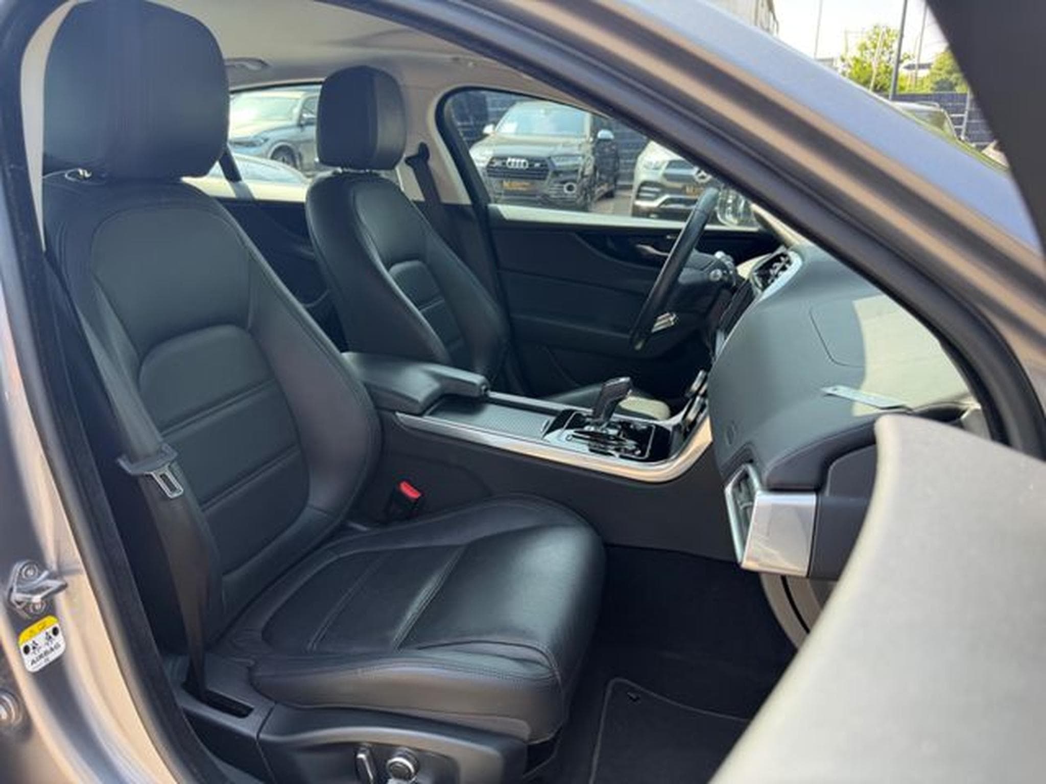 Jaguar XE XE S  AWD *AUT*LEDER*SHZ*NAVI*LED*KAM* (2019) - Foto 14