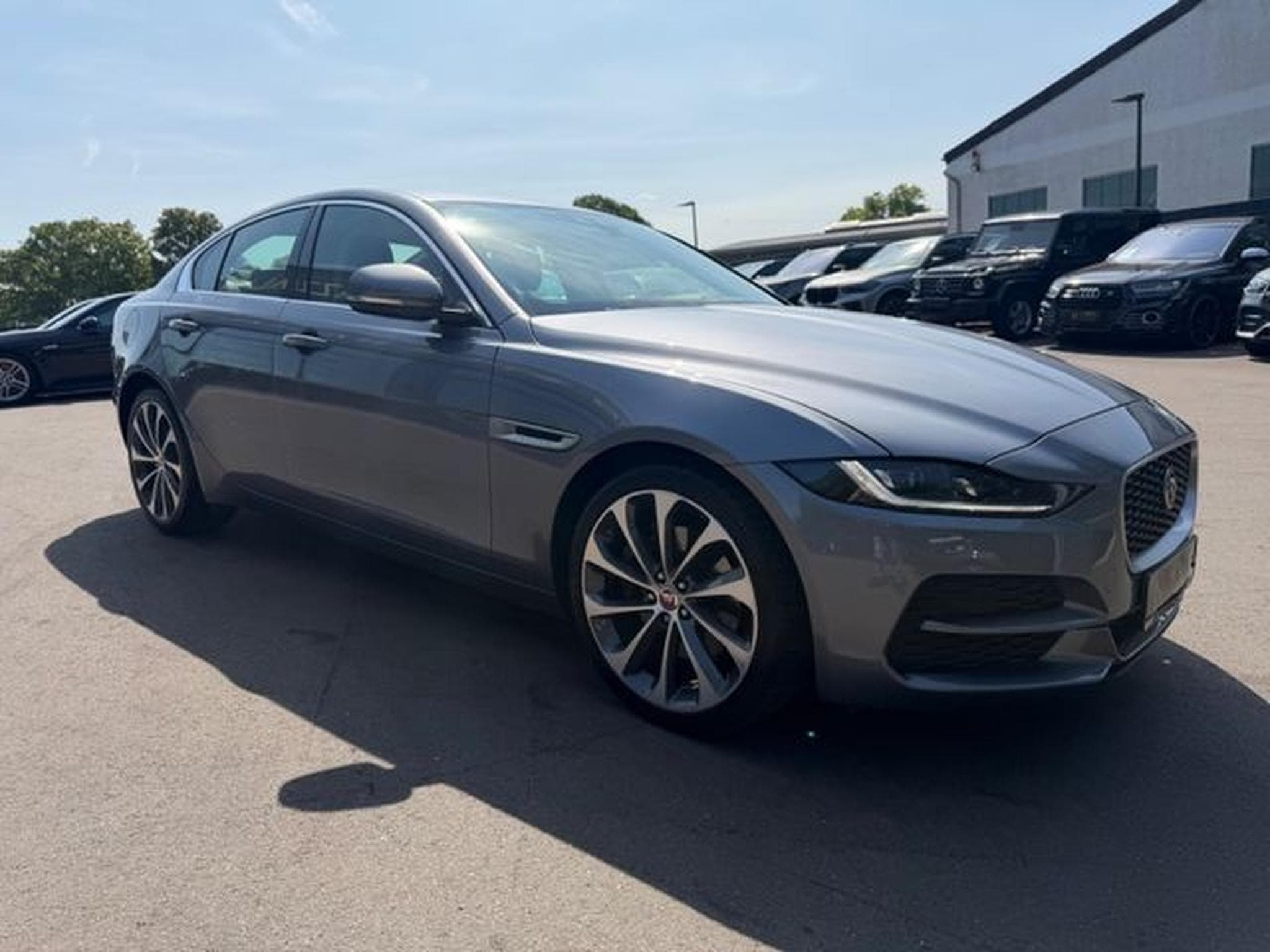 Jaguar XE XE S  AWD *AUT*LEDER*SHZ*NAVI*LED*KAM* (2019) - Foto 4