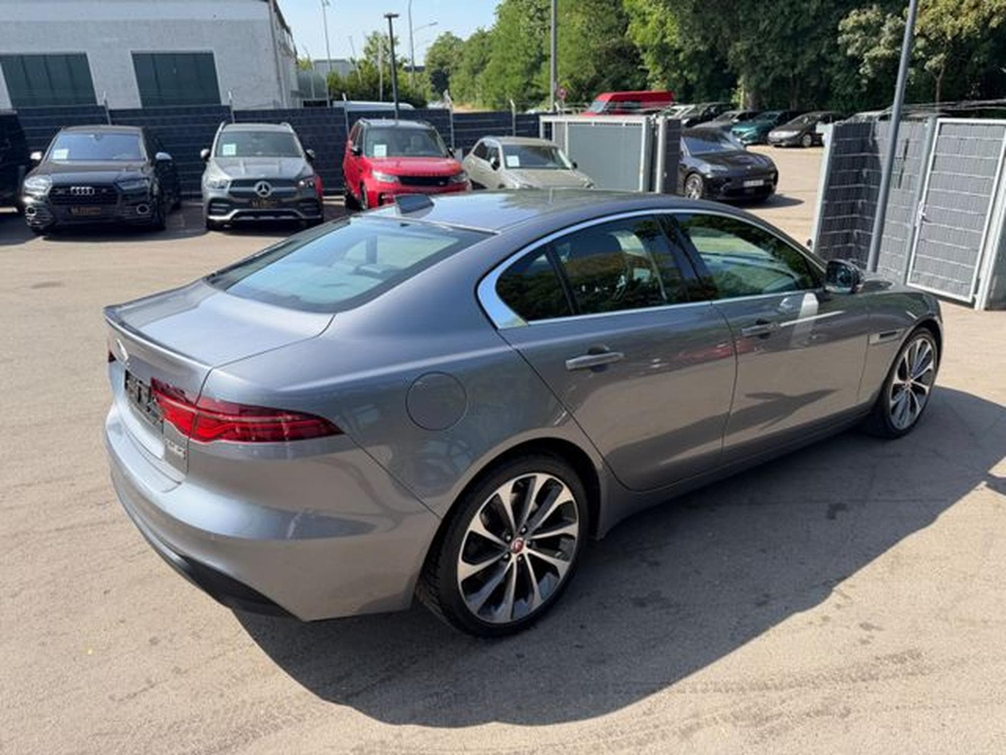 Jaguar XE XE S  AWD *AUT*LEDER*SHZ*NAVI*LED*KAM* (2019) - Foto 6
