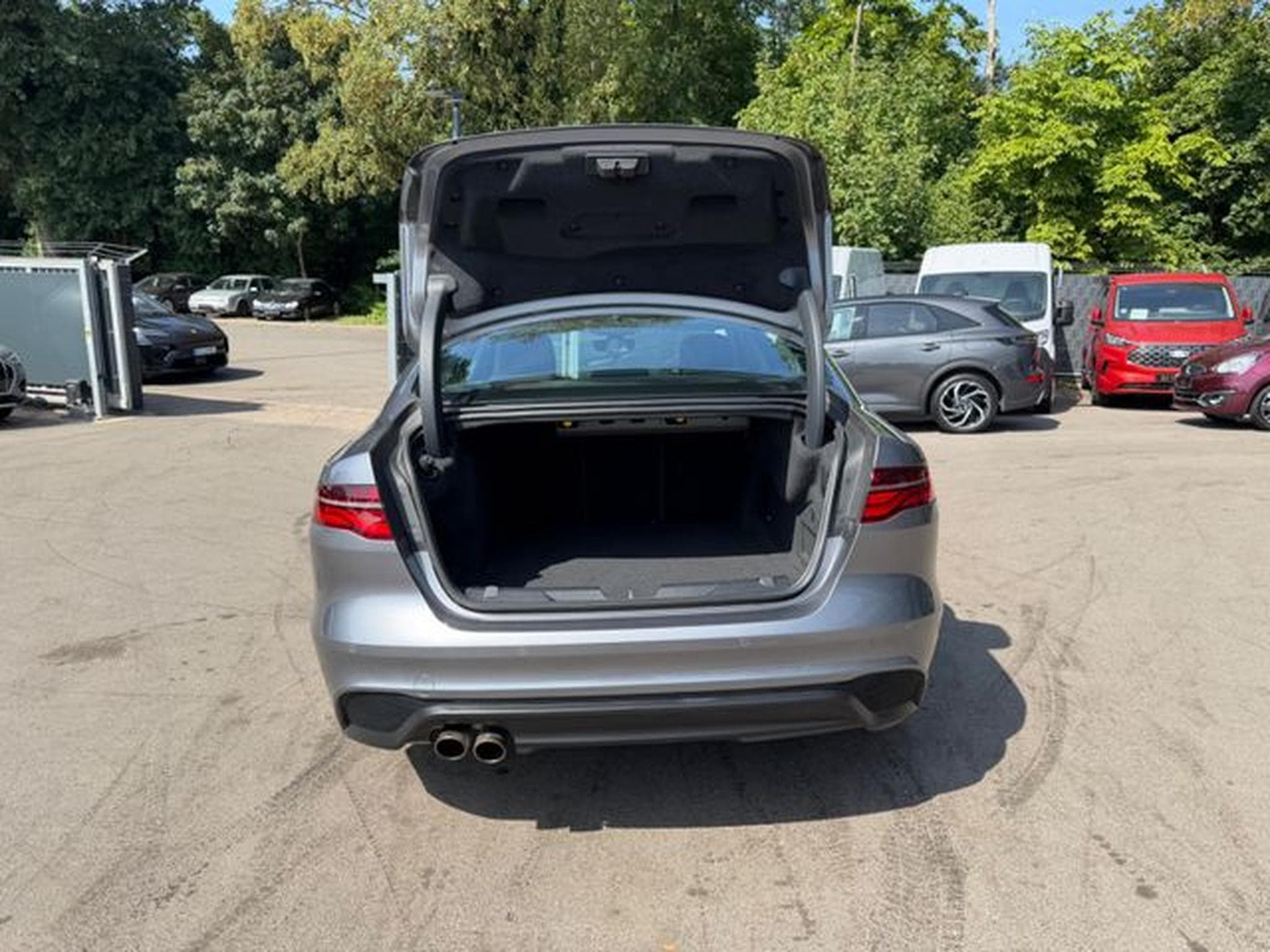 Jaguar XE XE S  AWD *AUT*LEDER*SHZ*NAVI*LED*KAM* (2019) - Foto 9