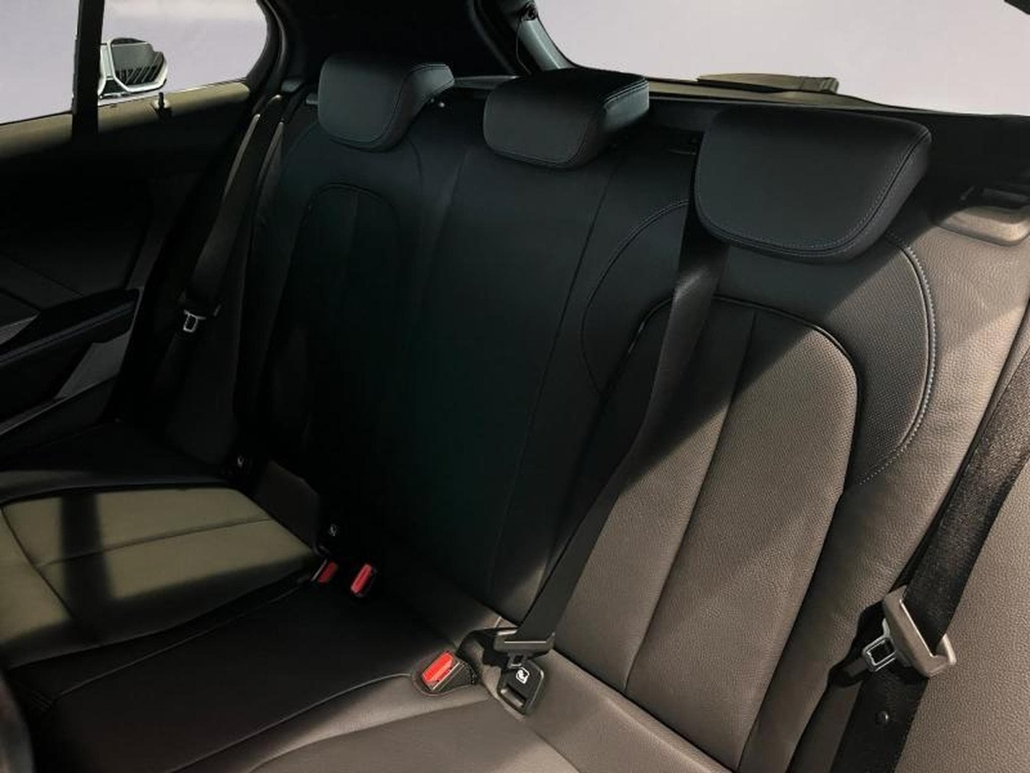 BMW 118 118i Hatch (2024) - Foto 6