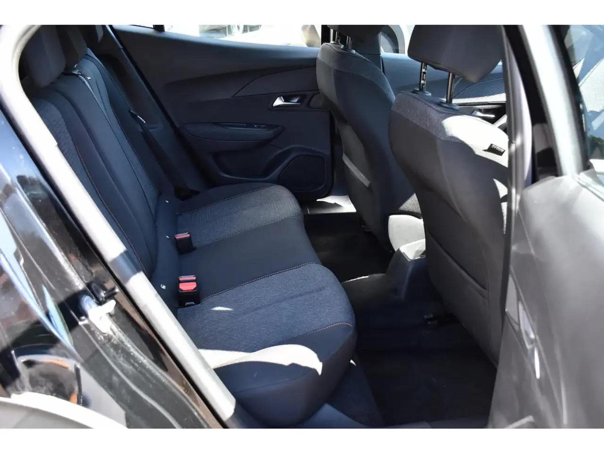 Peugeot 2008 (2025) - Foto 8