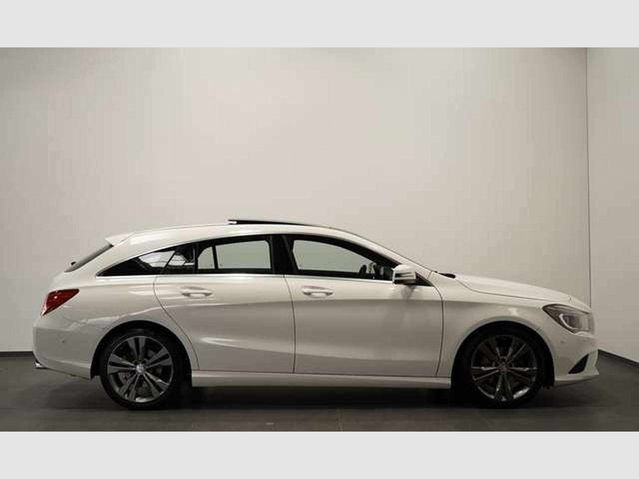 Mercedes CLA 180 Urban *18 *Pano *Navi (2016) - Photo 12