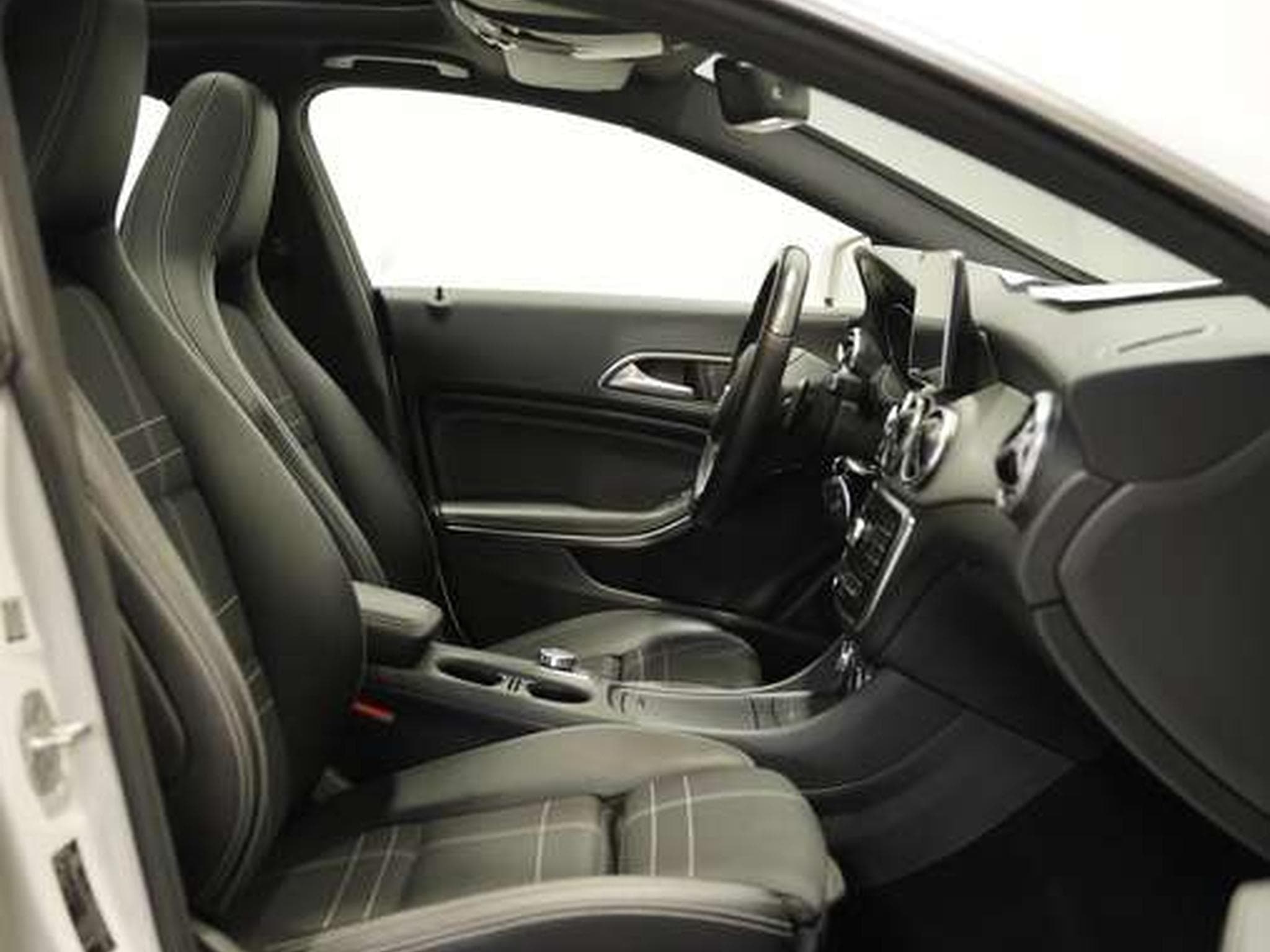 Mercedes CLA 180 Urban *18 *Pano *Navi (2016) - Photo 13