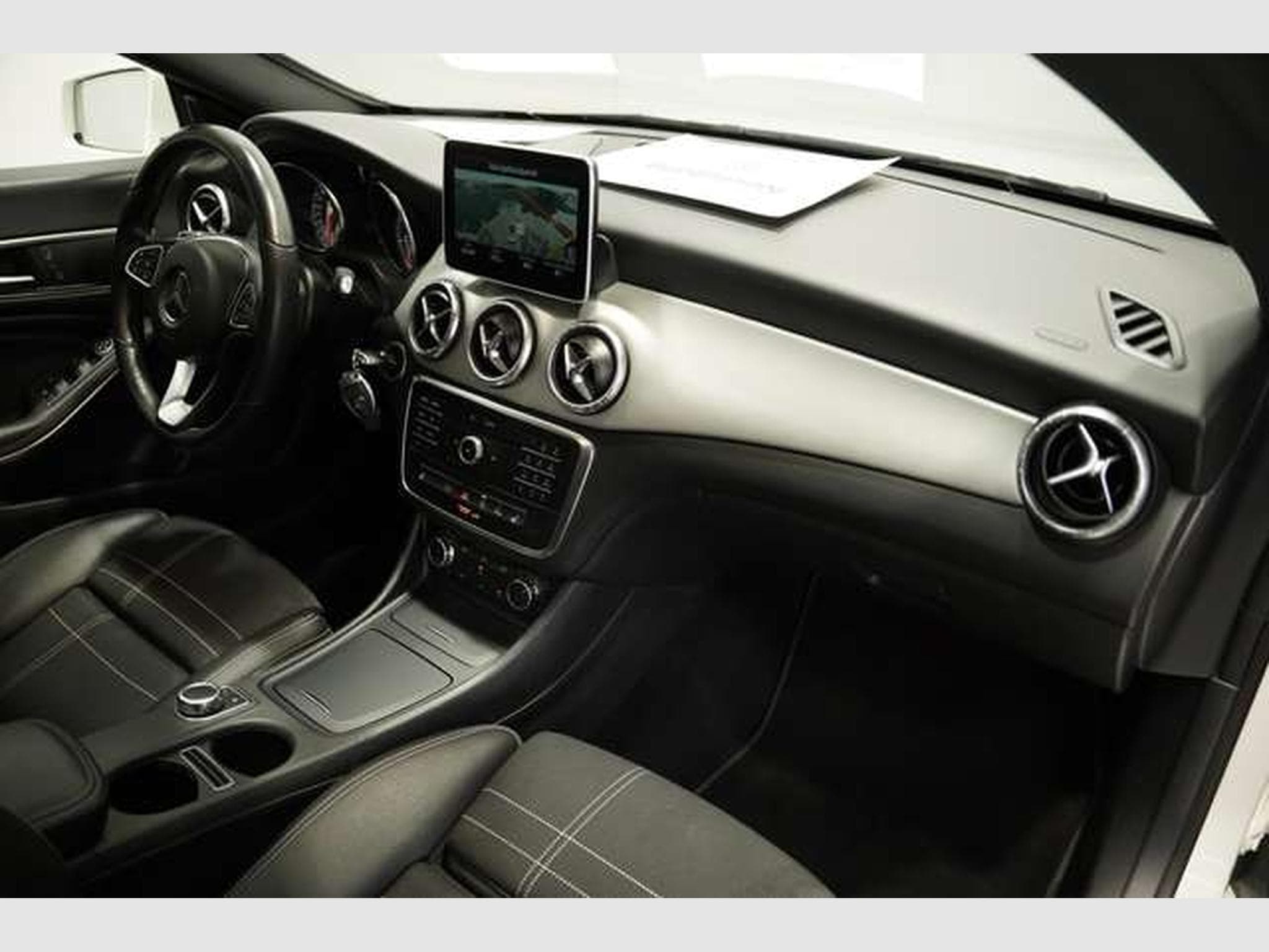 Mercedes CLA 180 Urban *18 *Pano *Navi (2016) - Photo 14