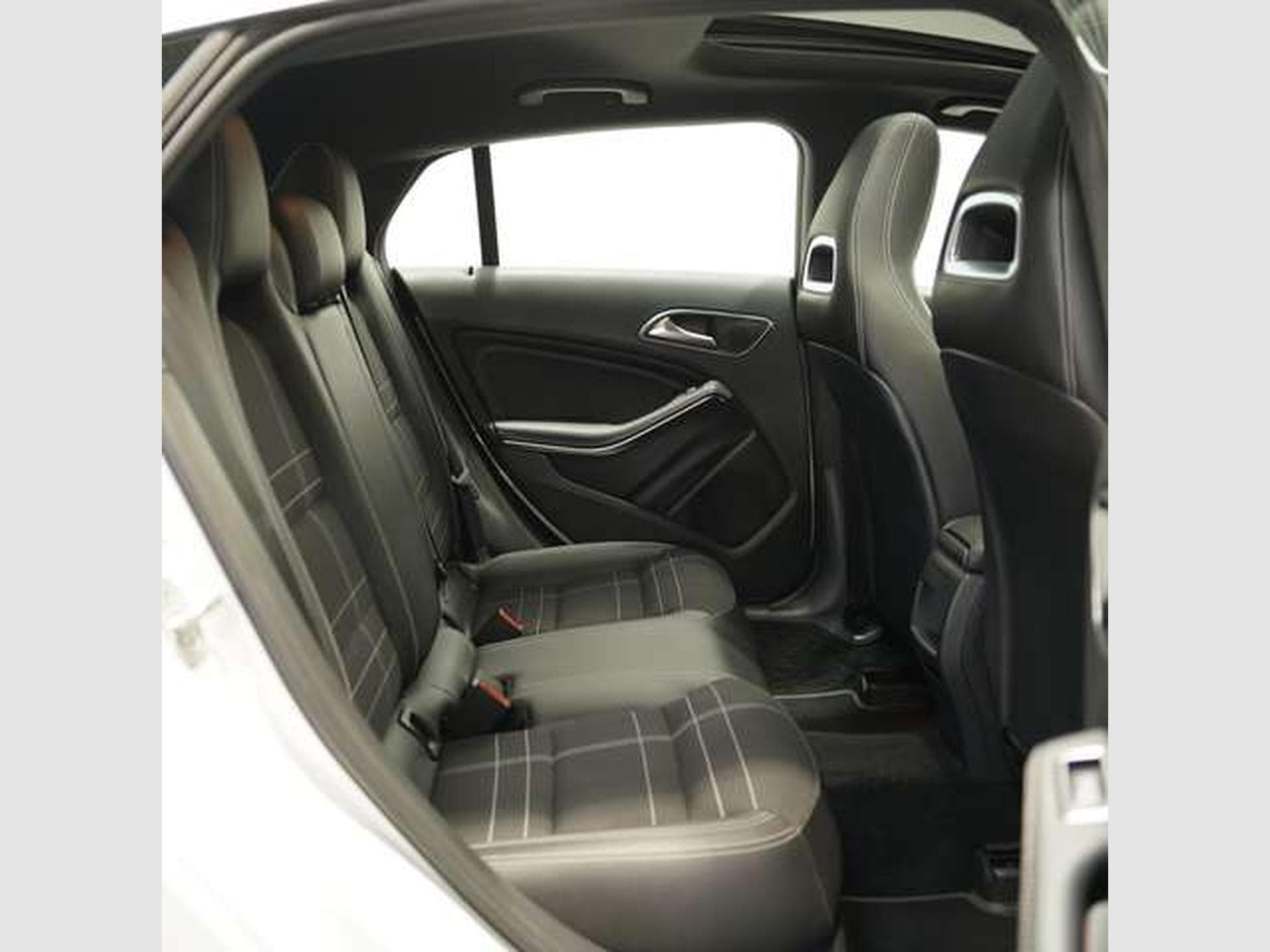 Mercedes CLA 180 Urban *18 *Pano *Navi (2016) - Photo 15