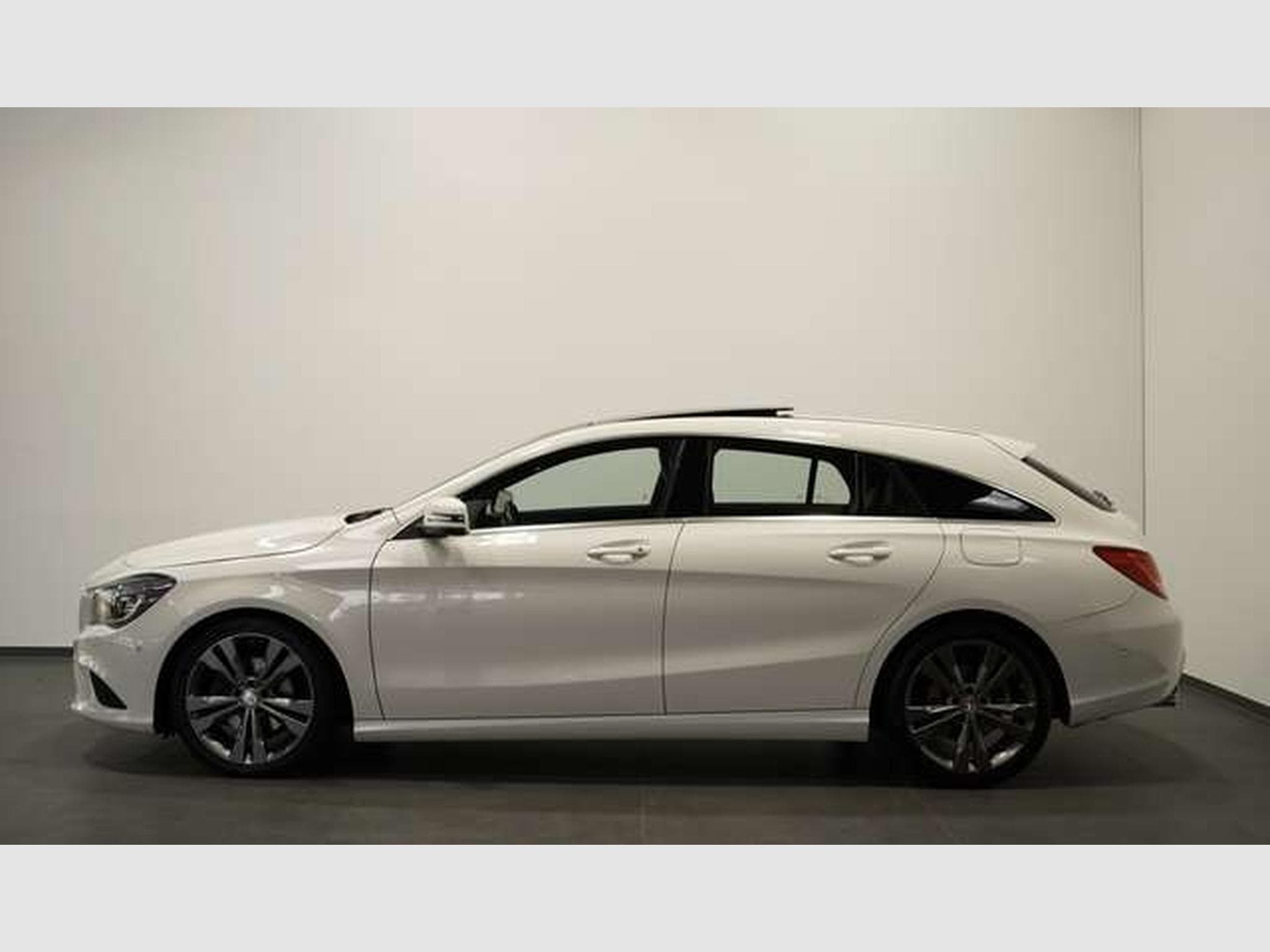 Mercedes CLA 180 Urban *18 *Pano *Navi (2016) - Photo 2