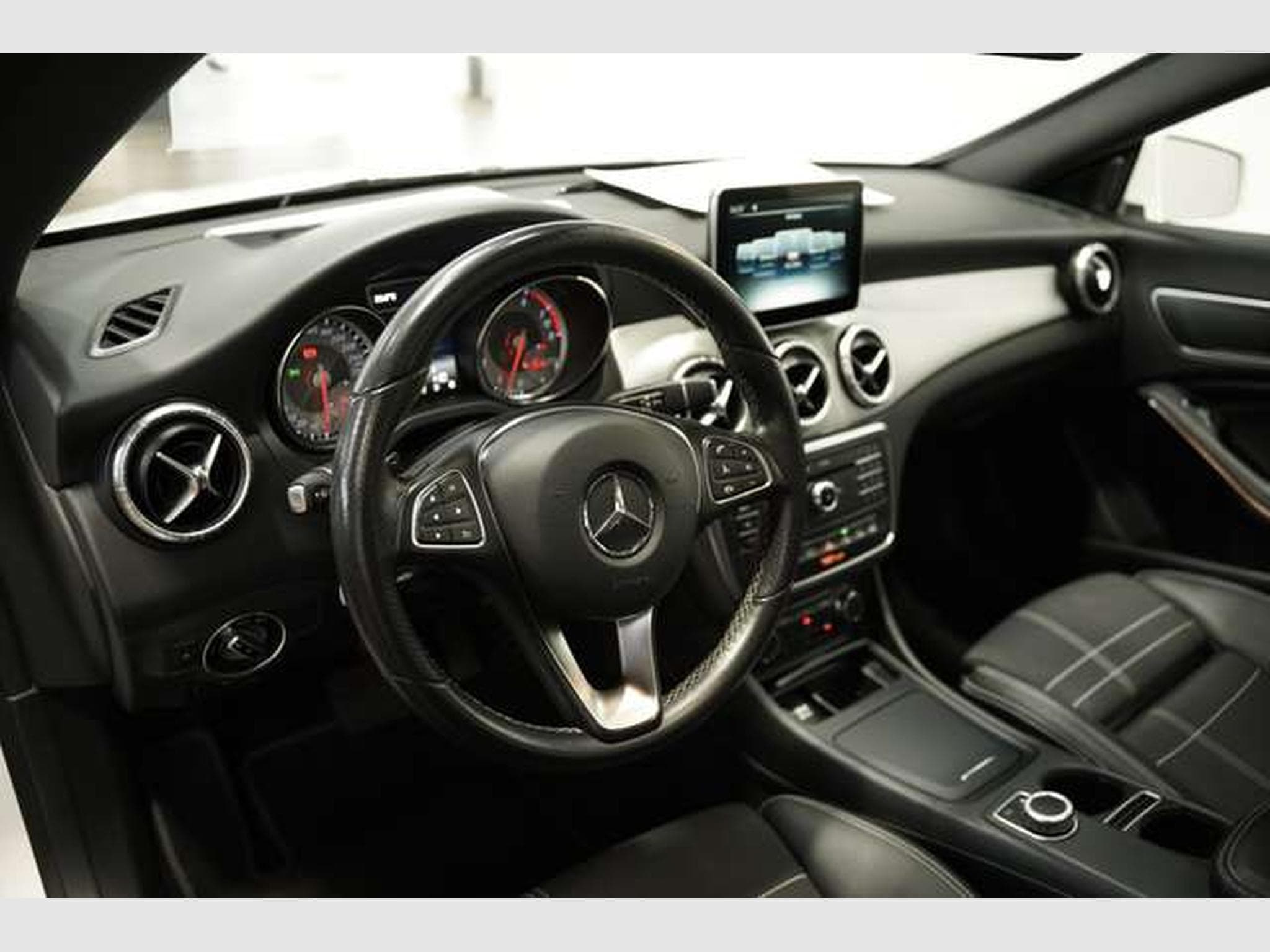 Mercedes CLA 180 Urban *18 *Pano *Navi (2016) - Photo 6